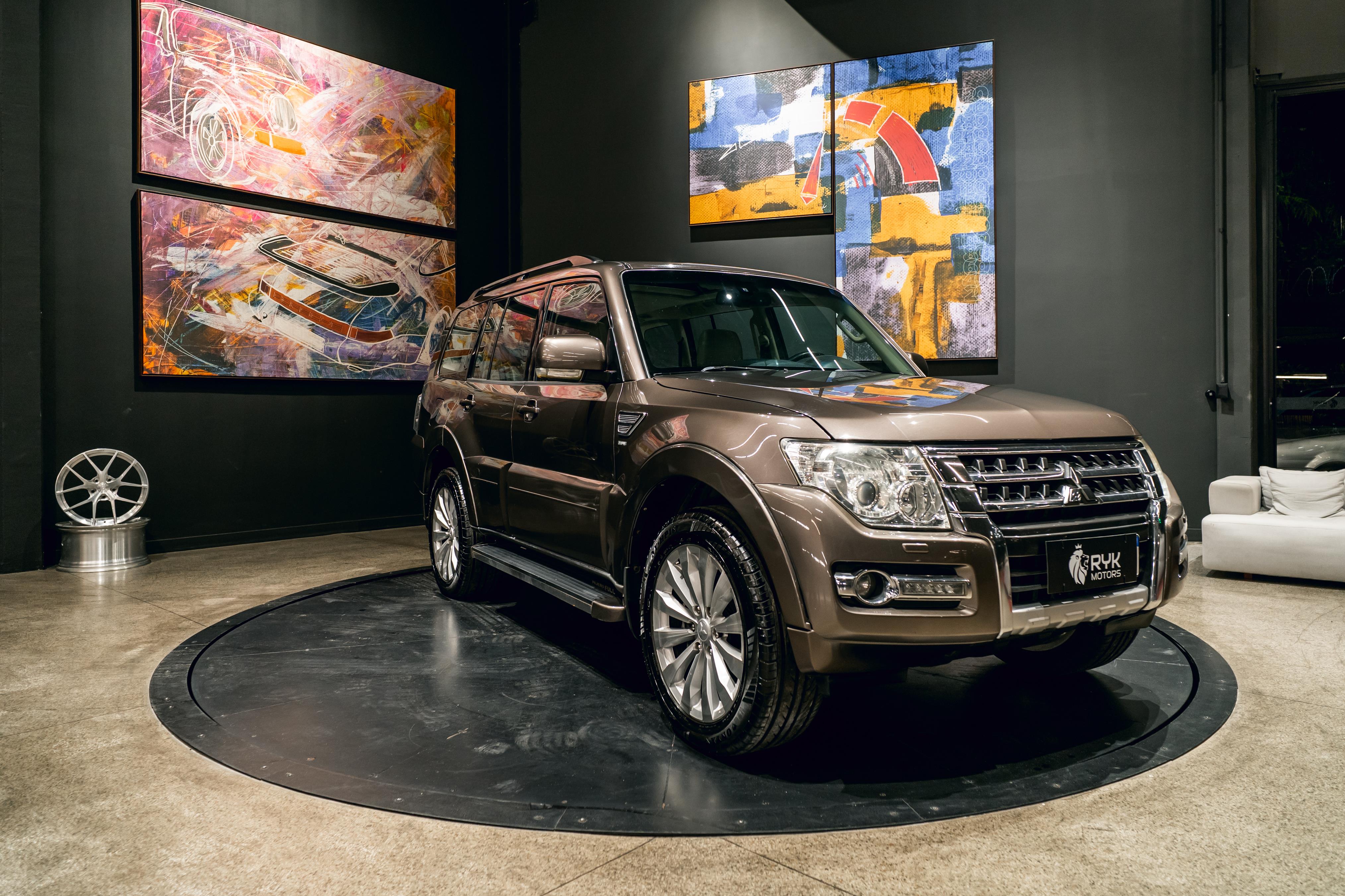 MITSUBISHI PAJERO FULL