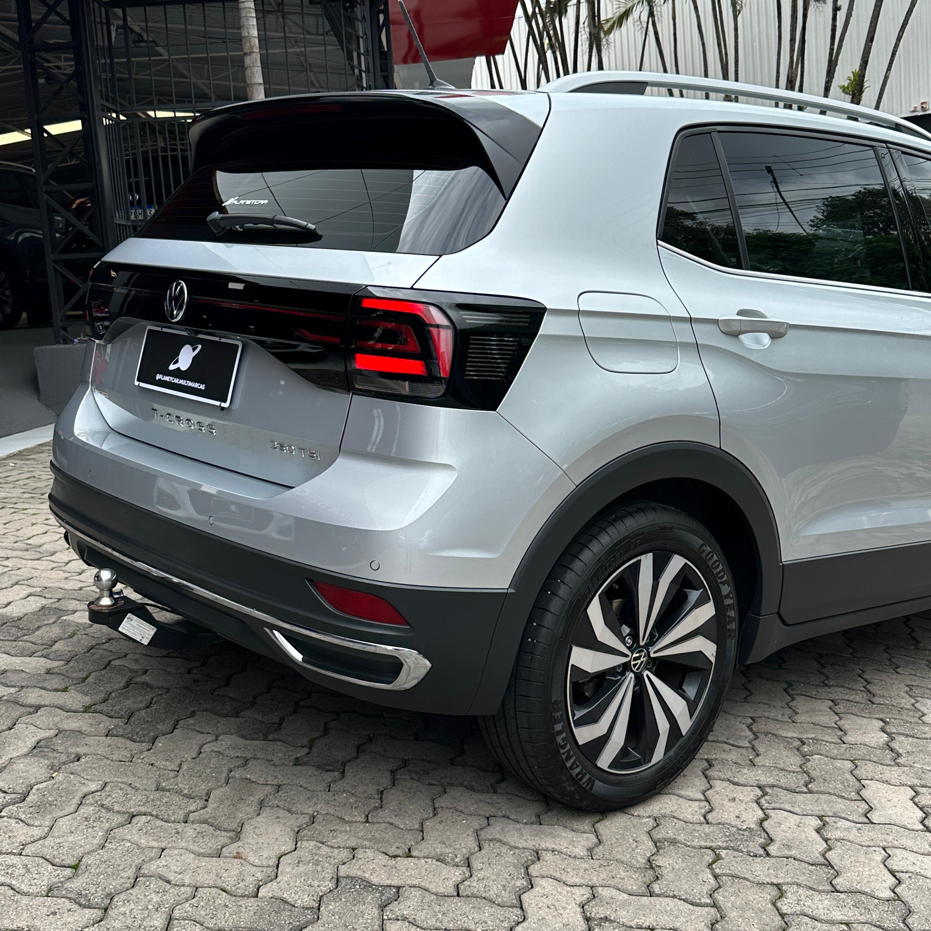 T-CROSS