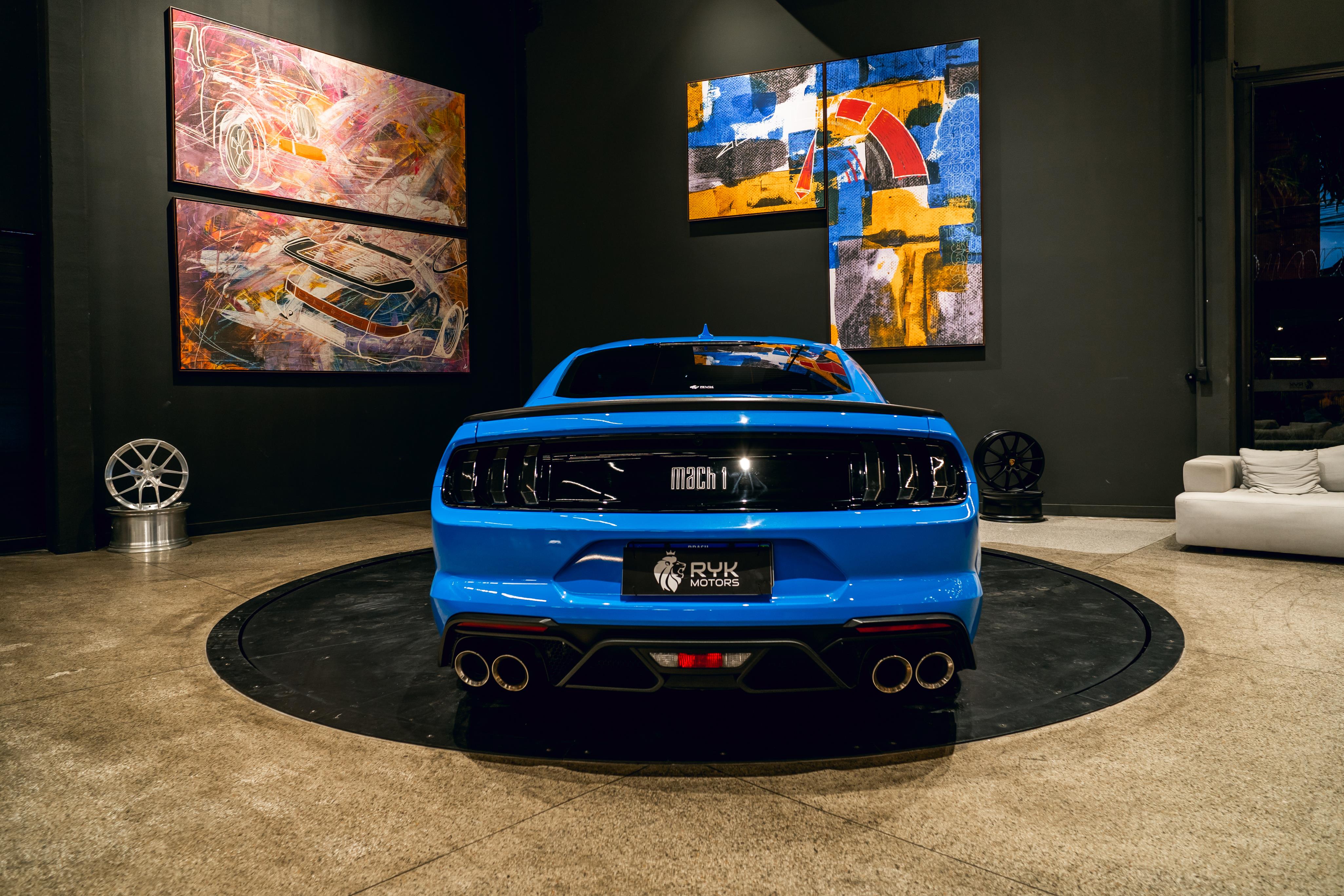 FORD MUSTANG