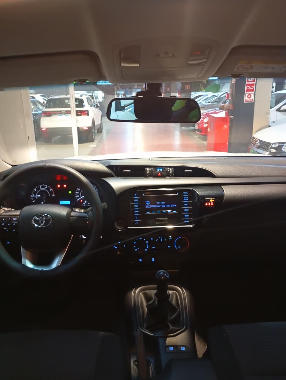 TOYOTA HILUX