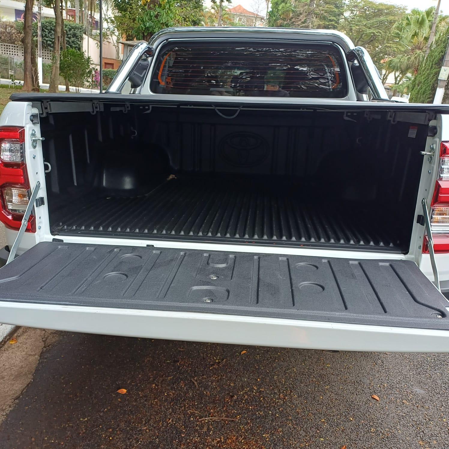 HILUX