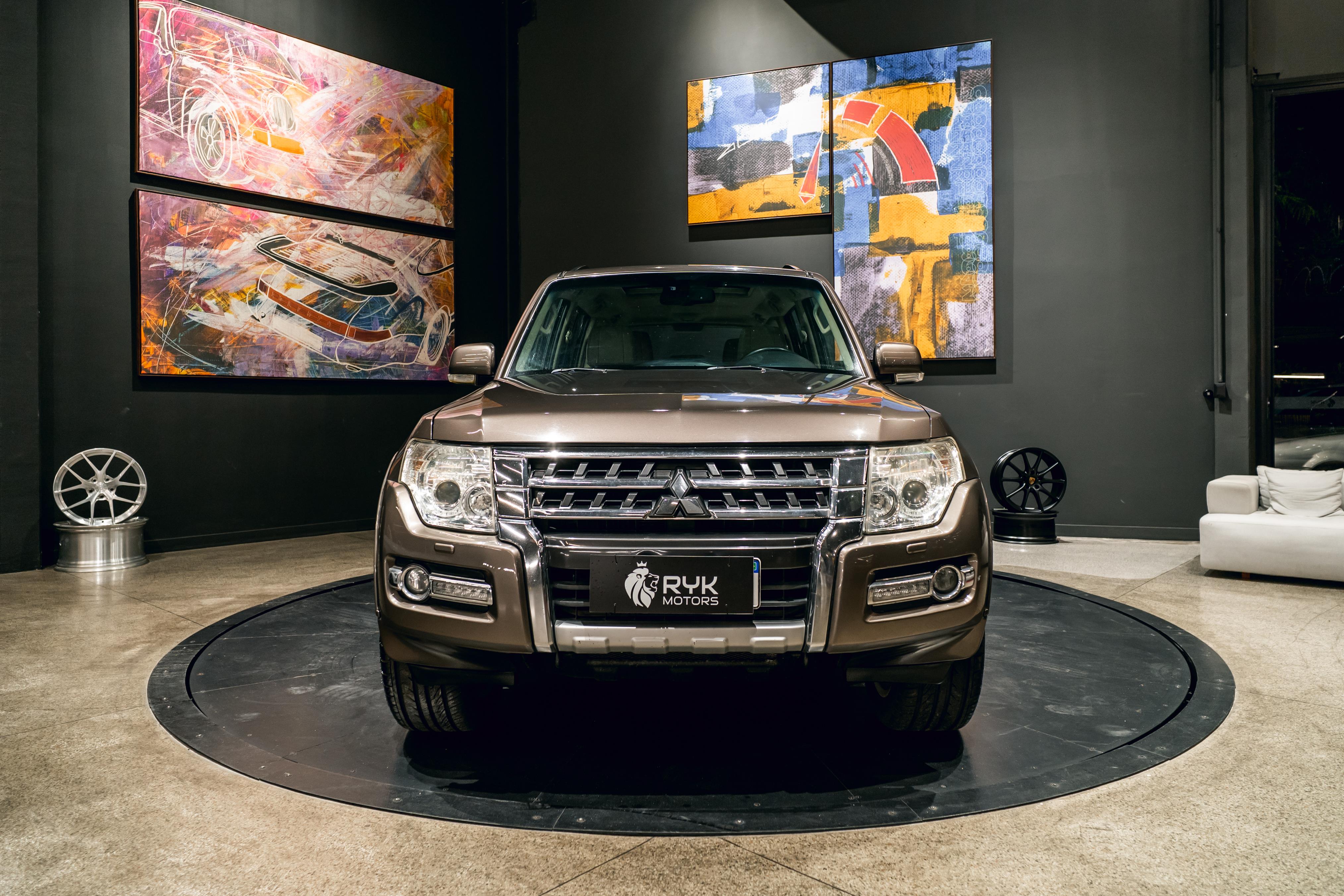 MITSUBISHI PAJERO FULL