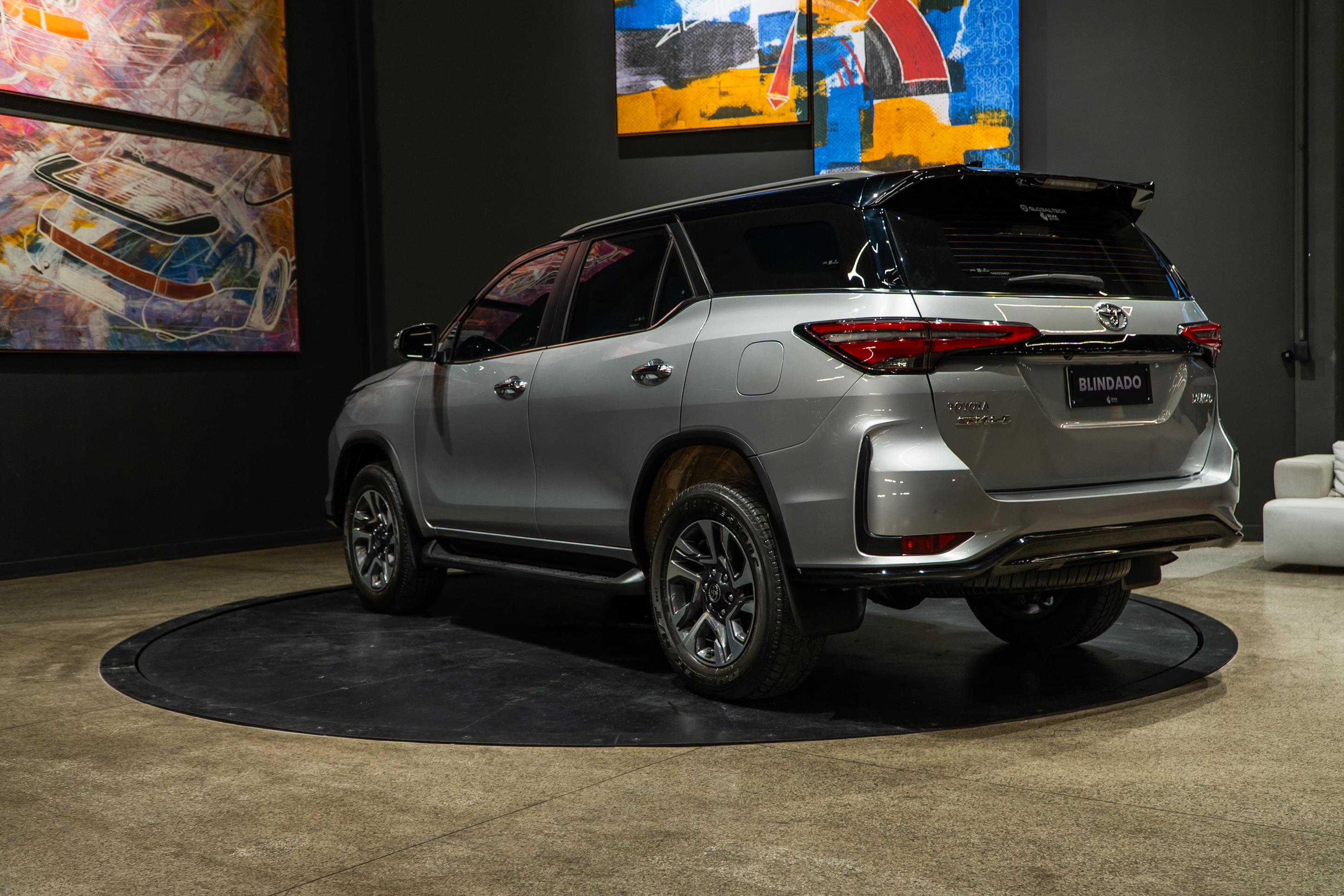TOYOTA HILUX SW4