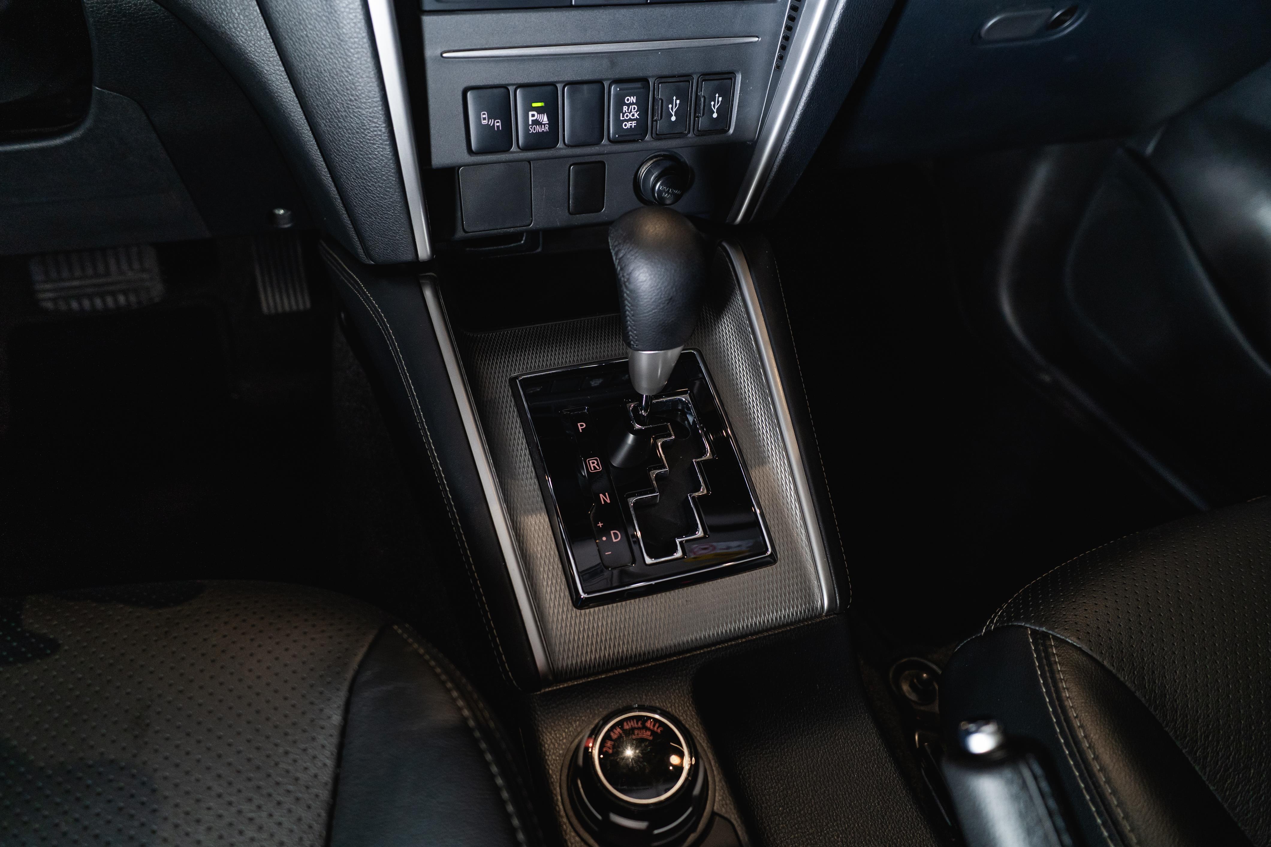 MITSUBISHI L200 TRITON