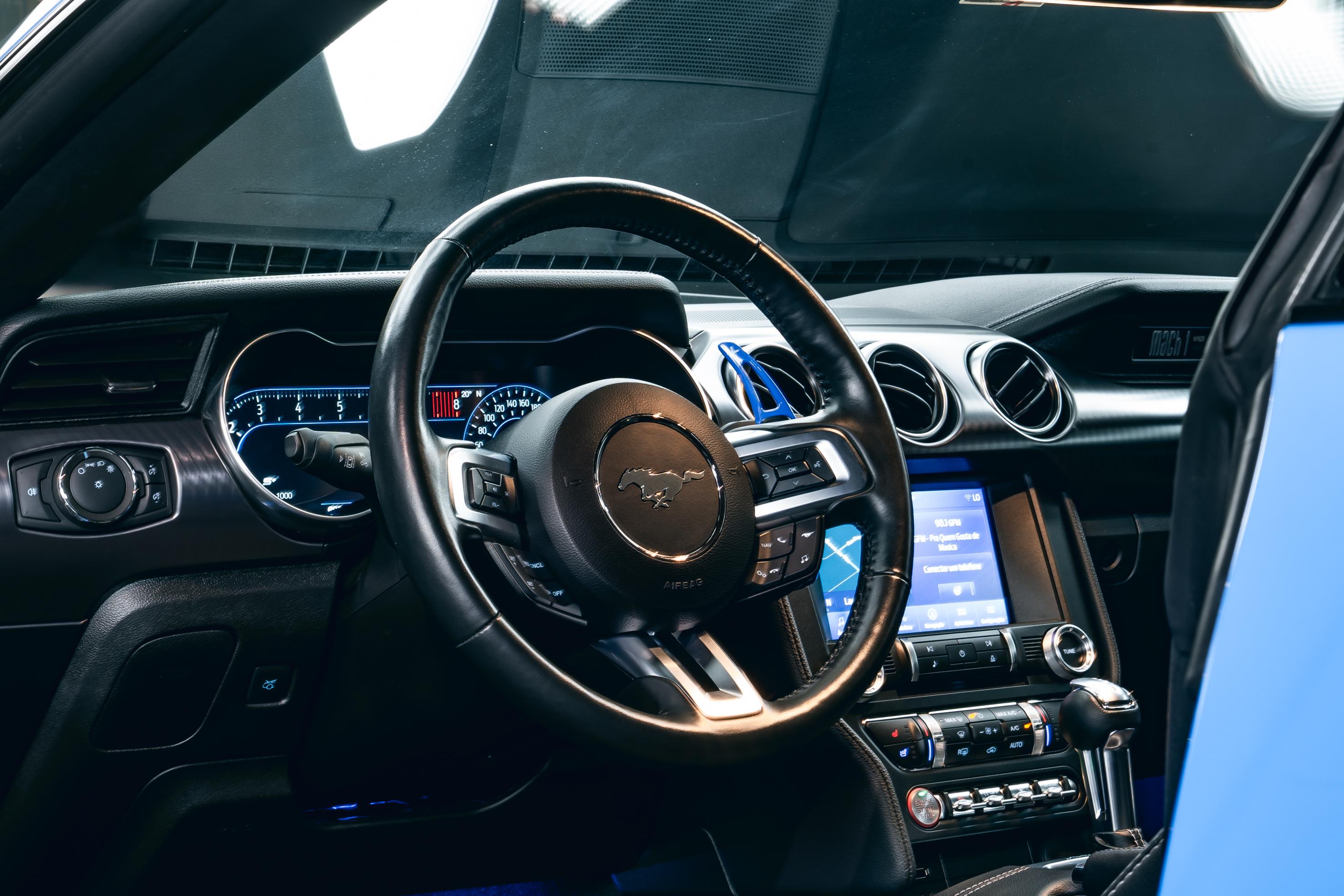 FORD MUSTANG