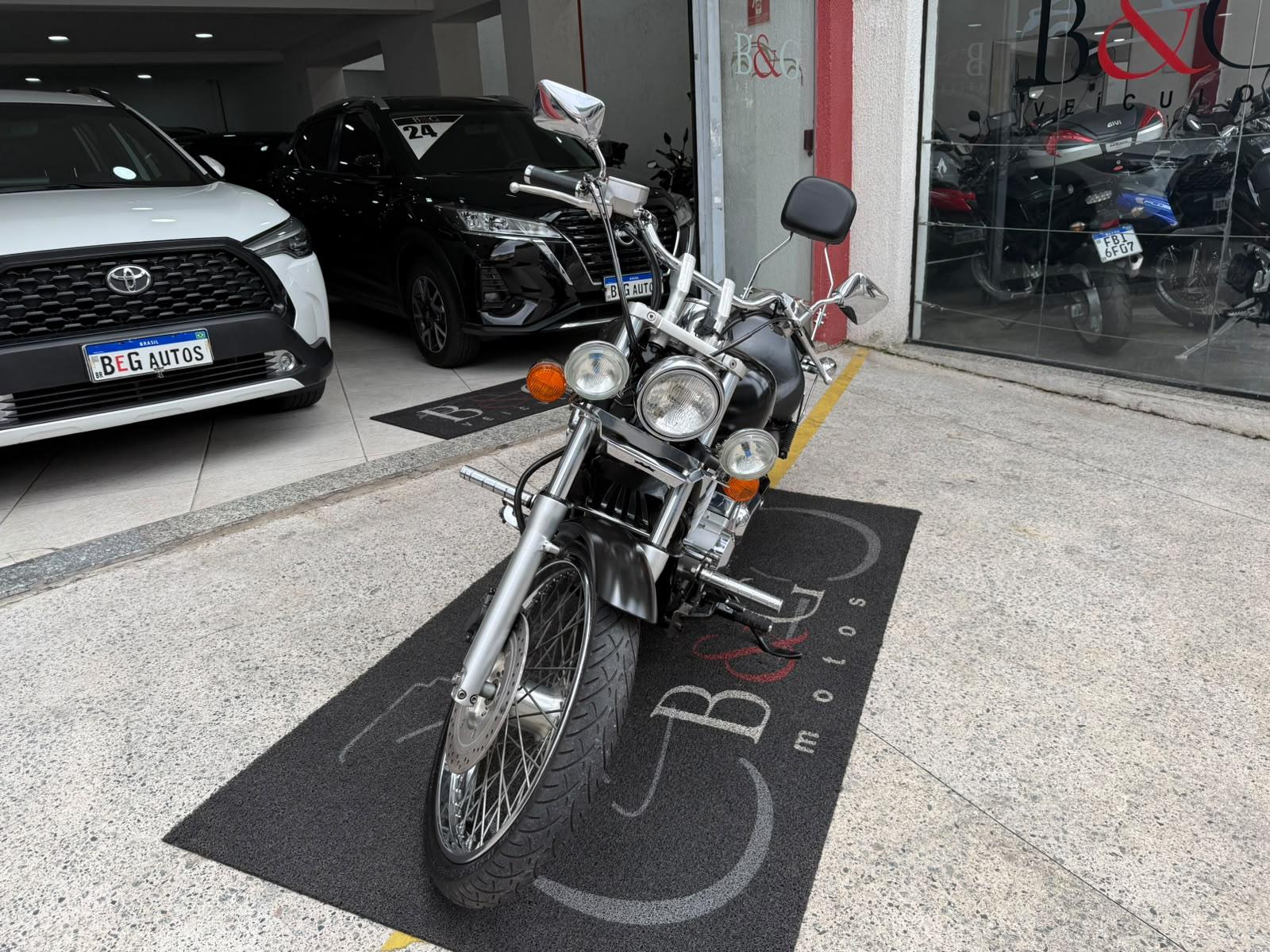 SHADOW 750