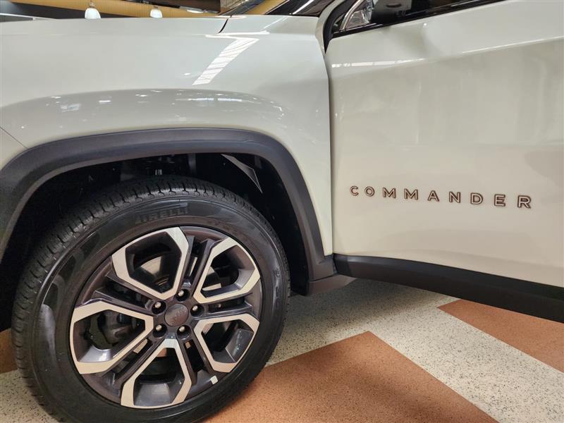 COMMANDER