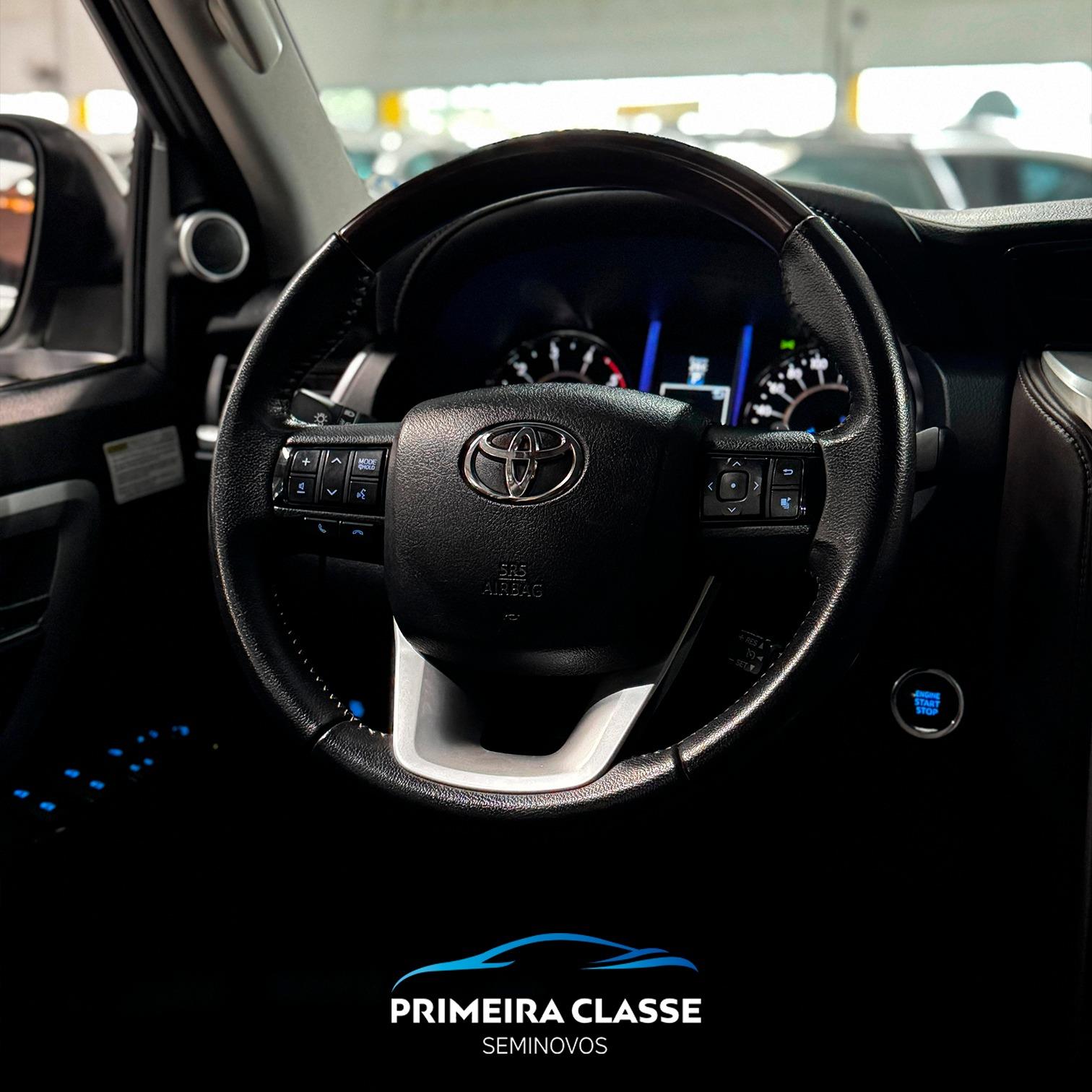 TOYOTA HILUX SW4