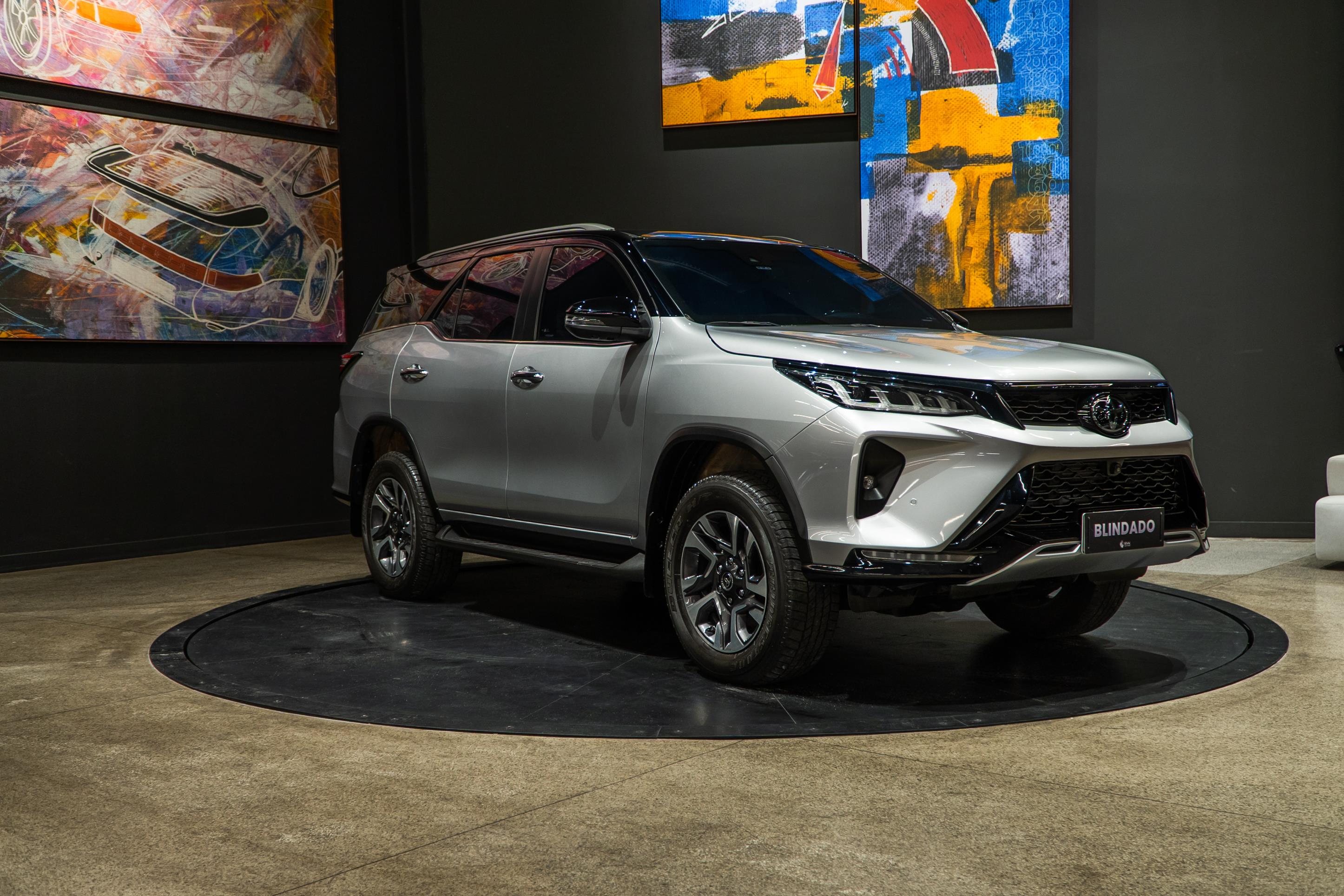 TOYOTA HILUX SW4