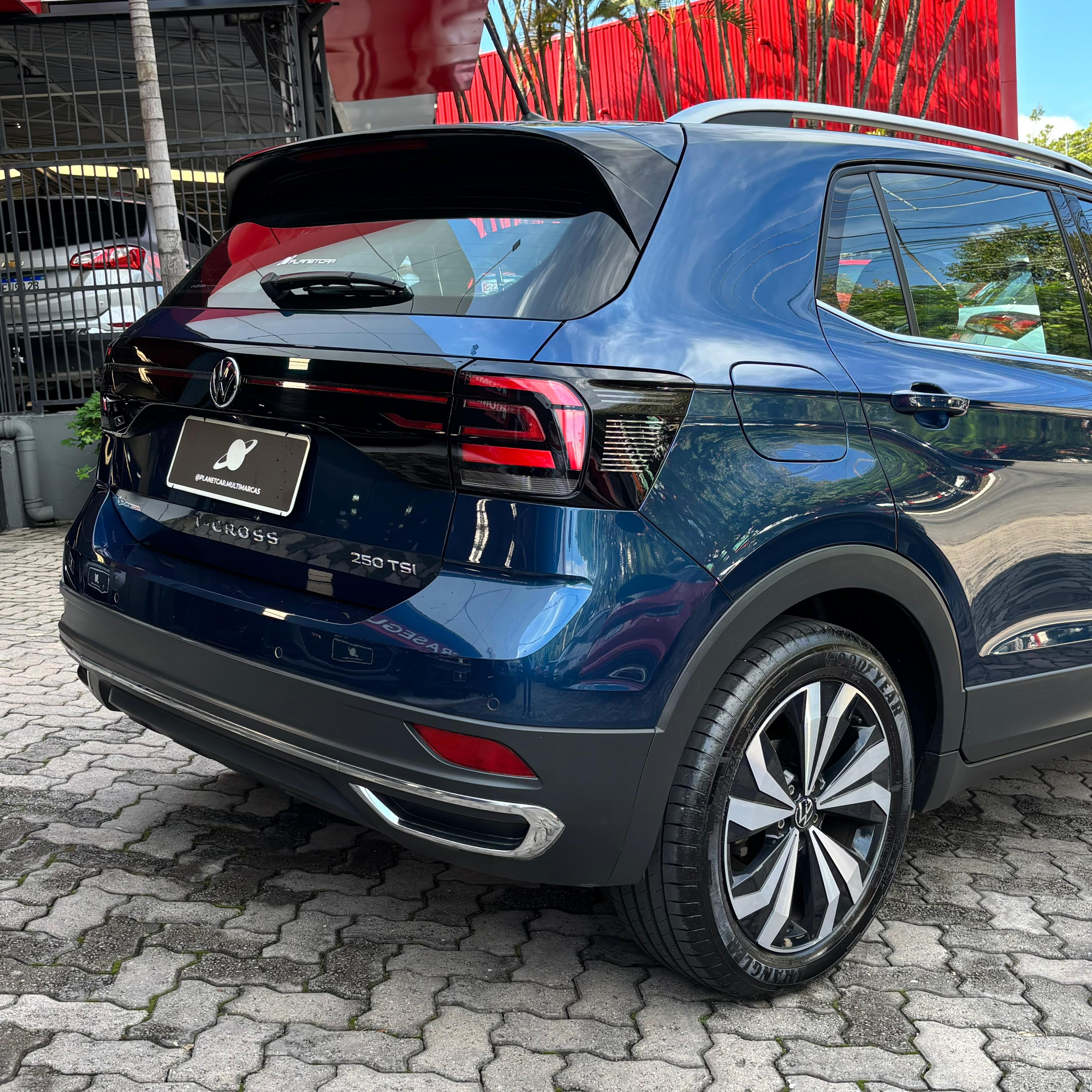 T-CROSS