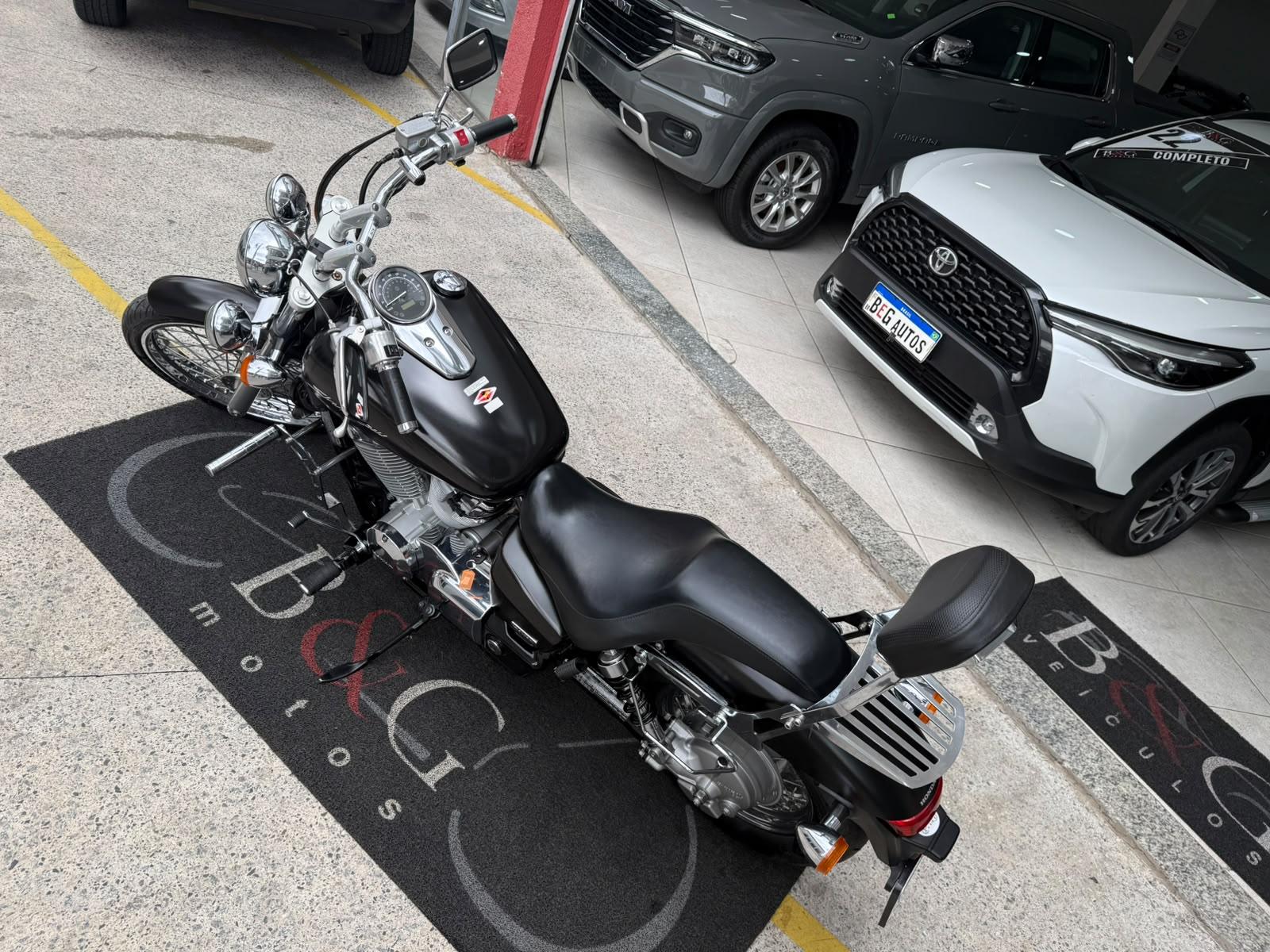 SHADOW 750