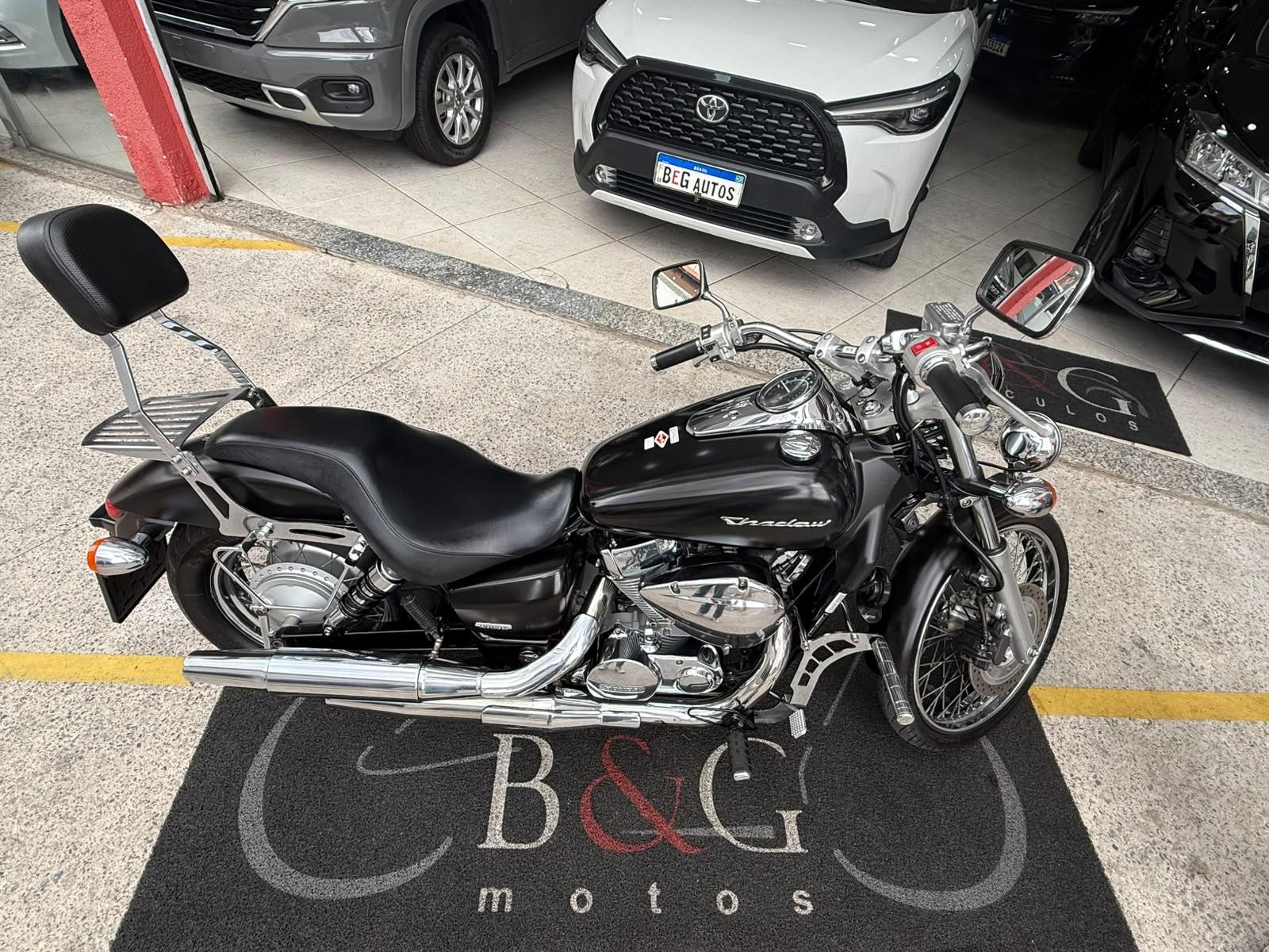 SHADOW 750