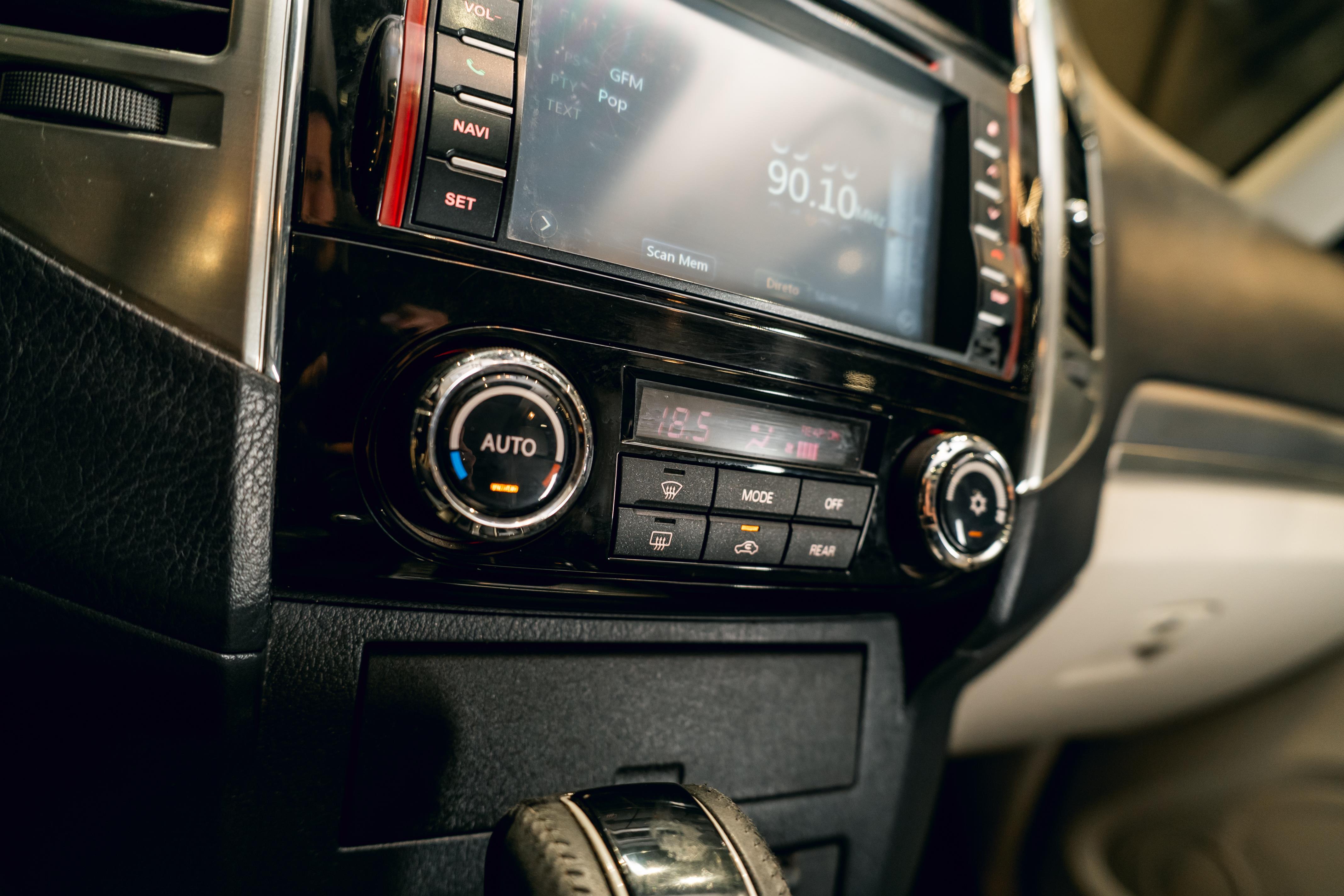 MITSUBISHI PAJERO FULL