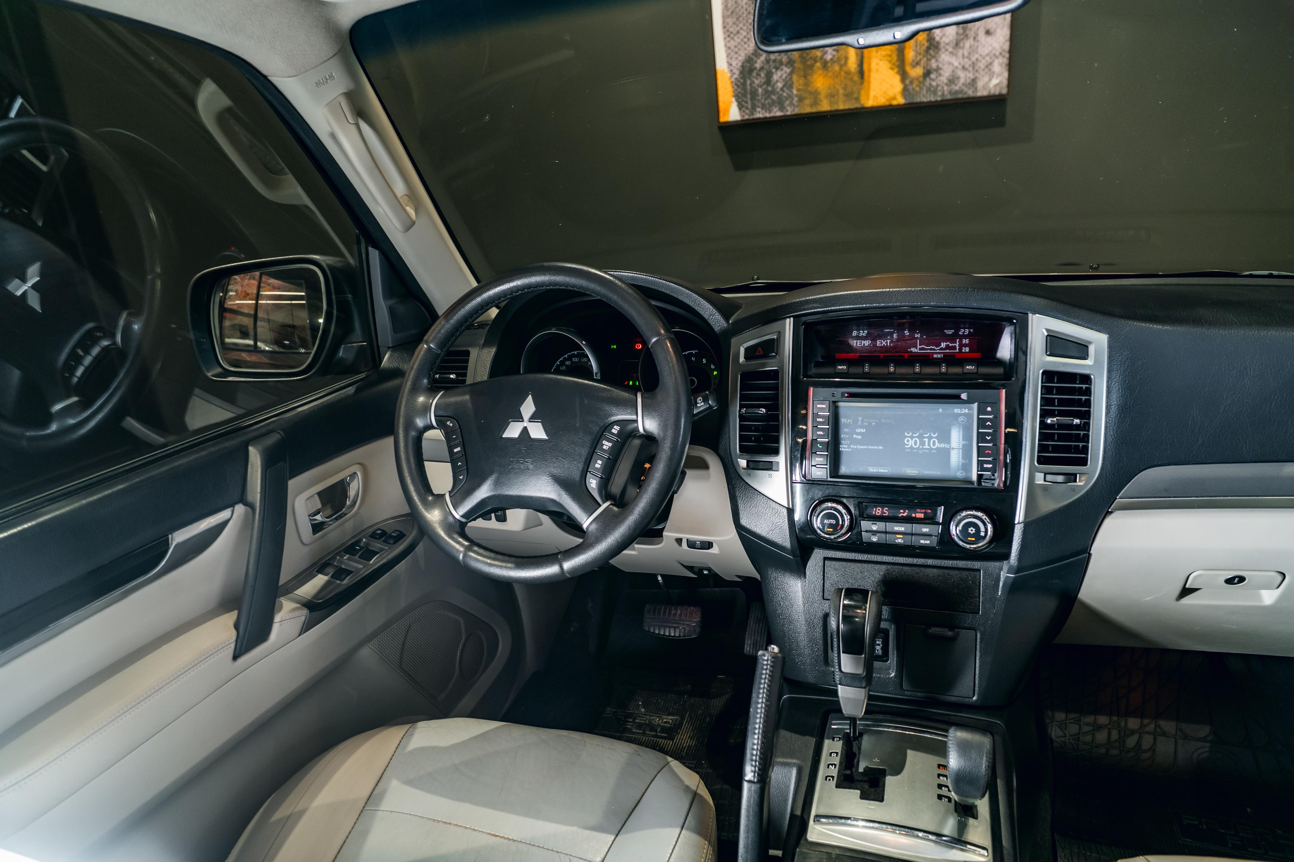 MITSUBISHI PAJERO FULL