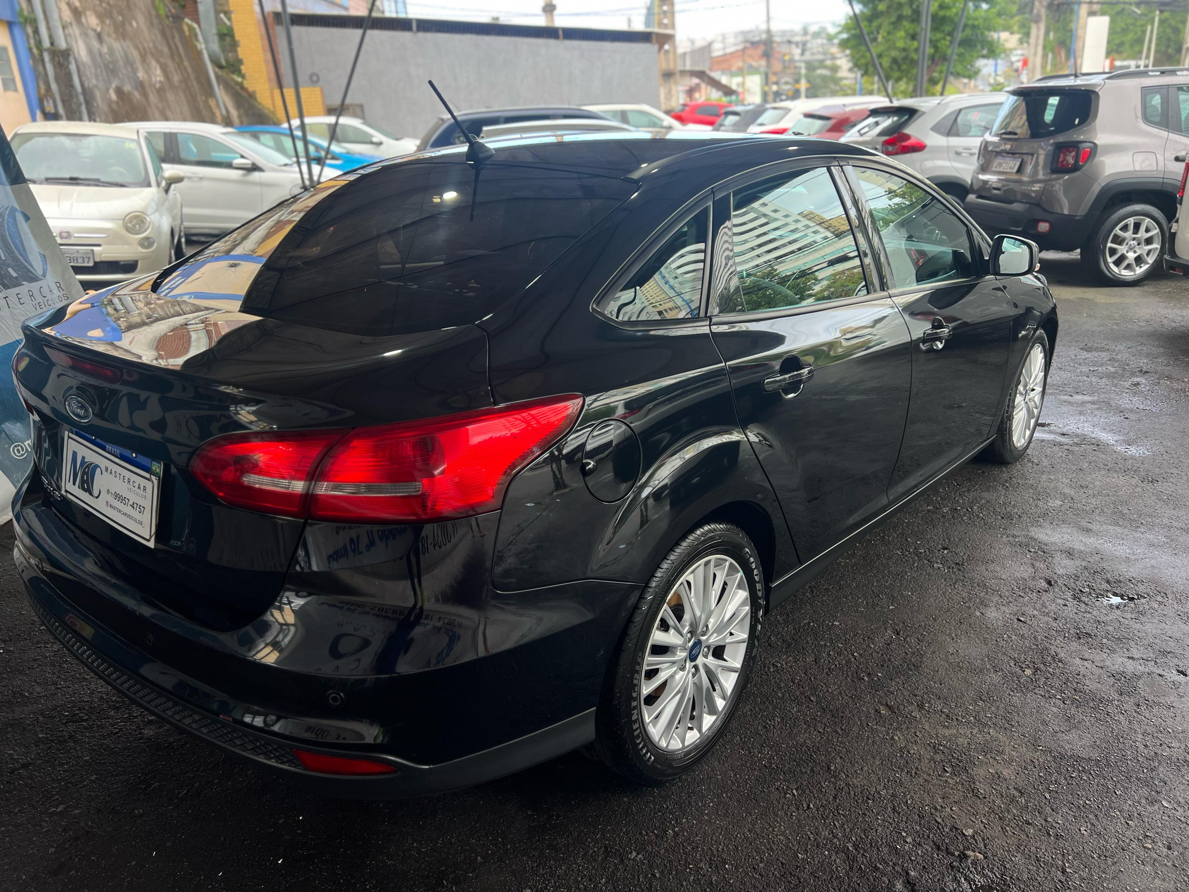 FORD FOCUS