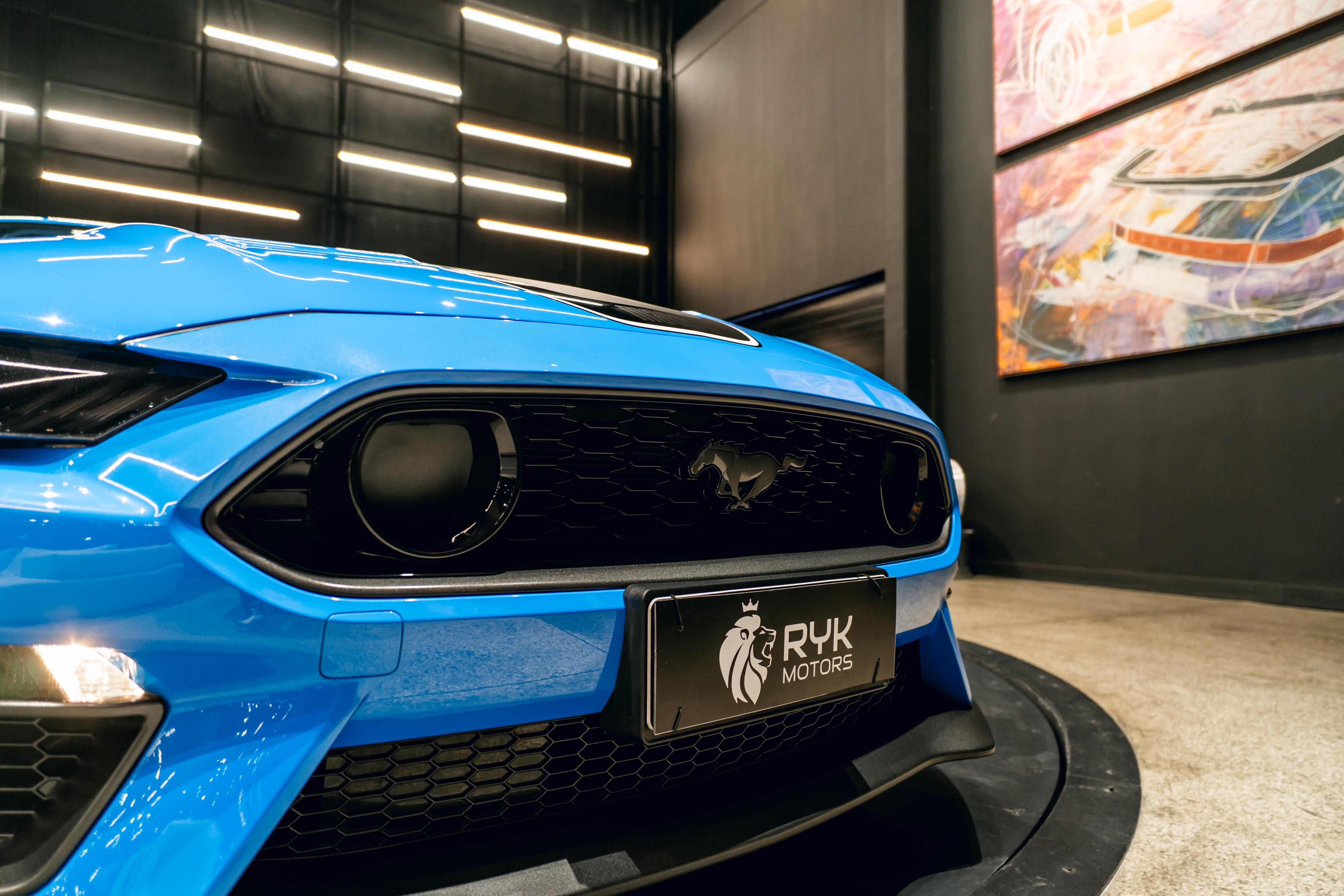 FORD MUSTANG