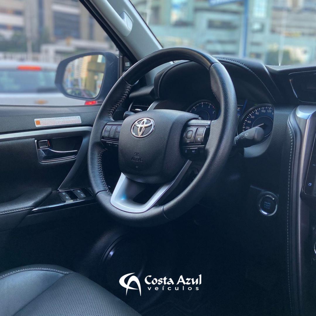 TOYOTA HILUX SW4
