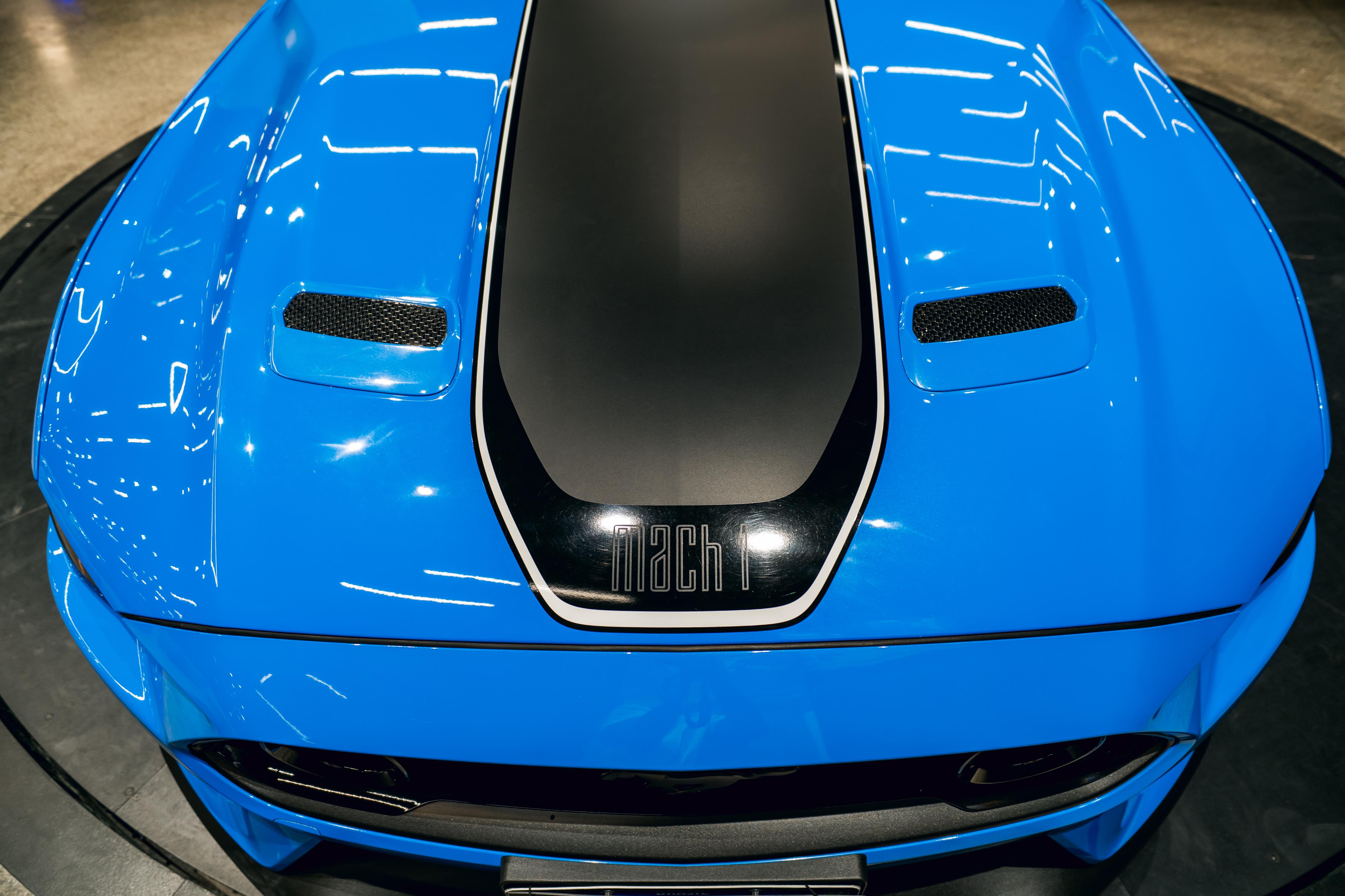 FORD MUSTANG