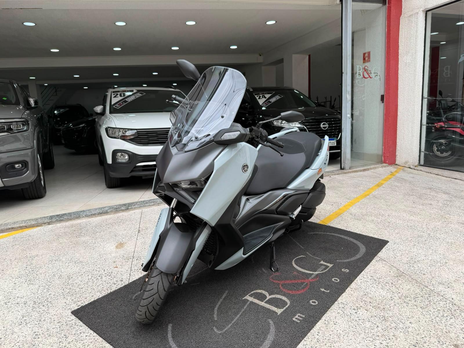XMAX 300 CONNECTED ABS