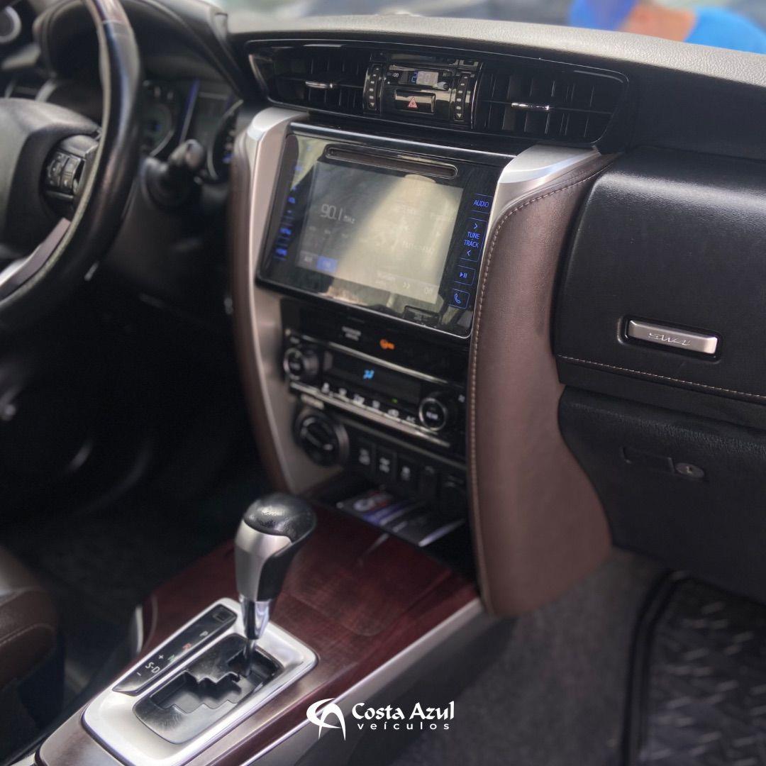 TOYOTA HILUX SW4