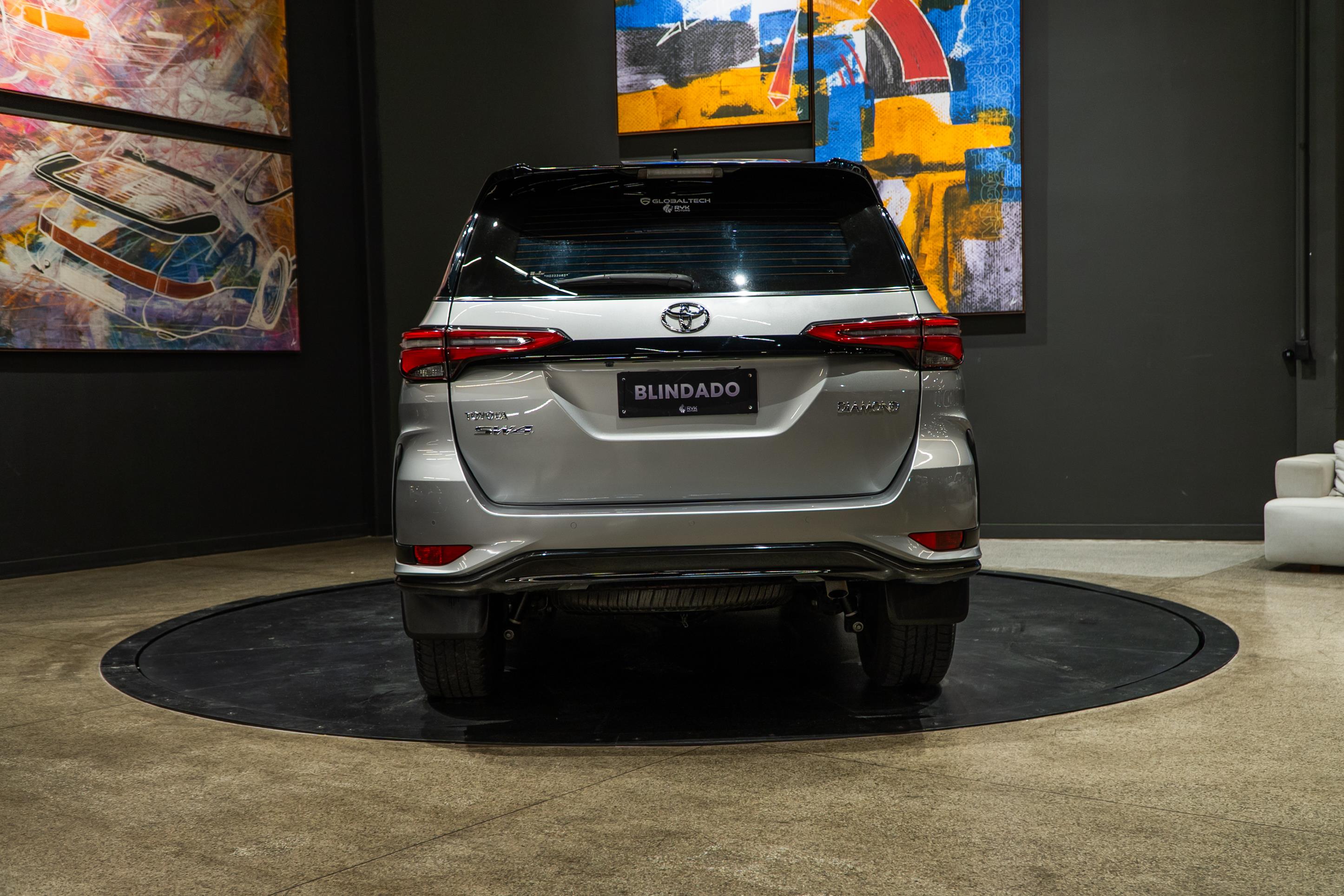 TOYOTA HILUX SW4