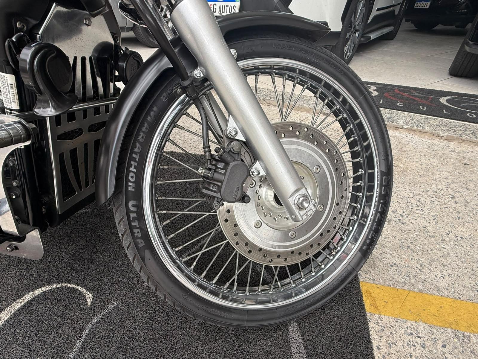 SHADOW 750