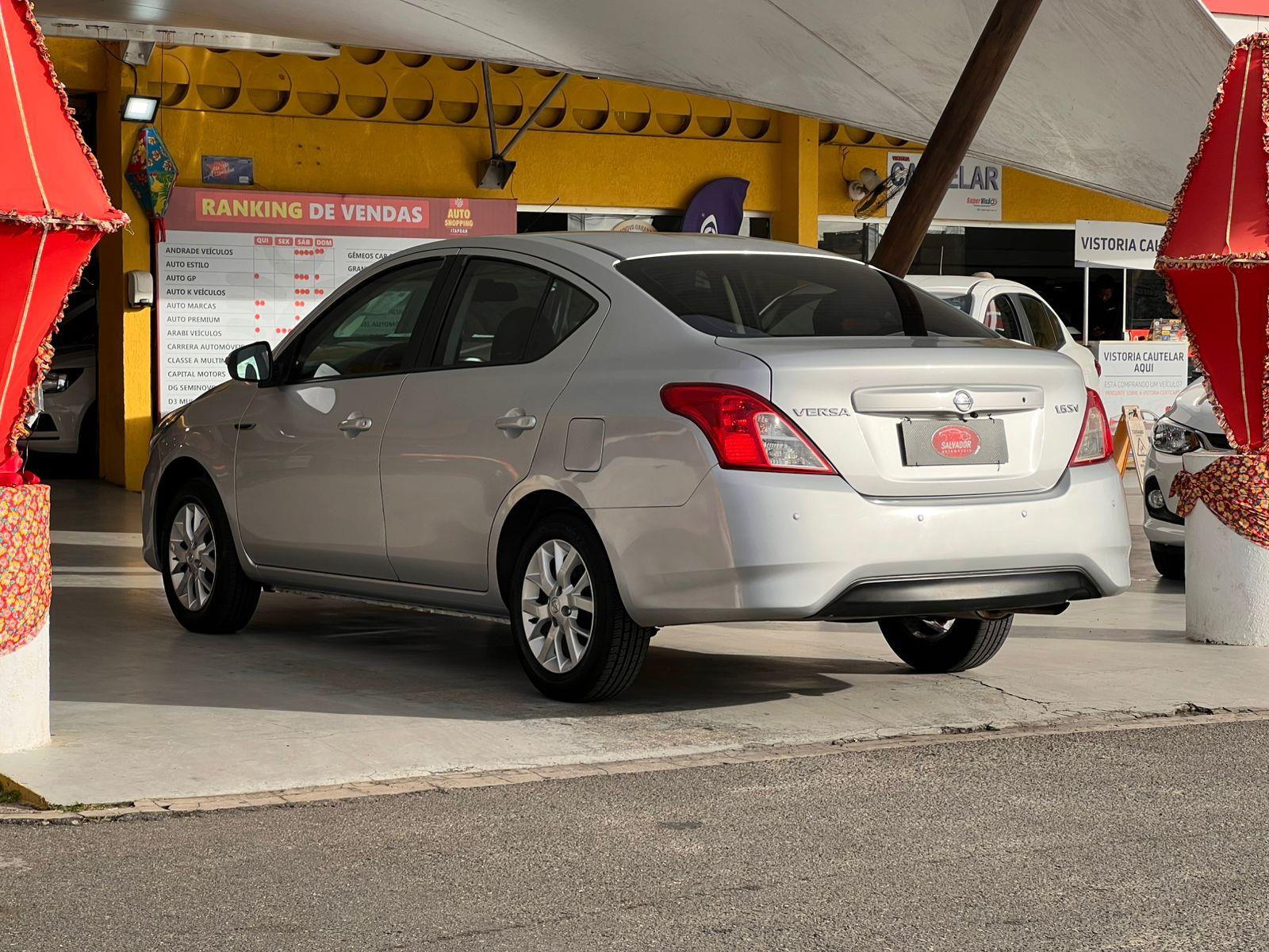 NISSAN VERSA