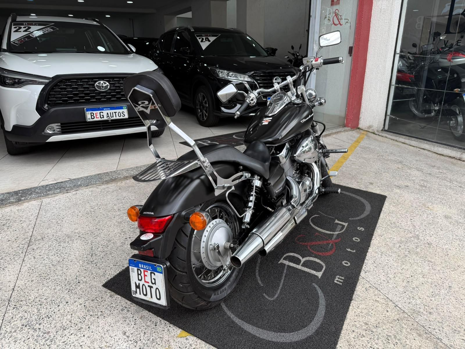 SHADOW 750