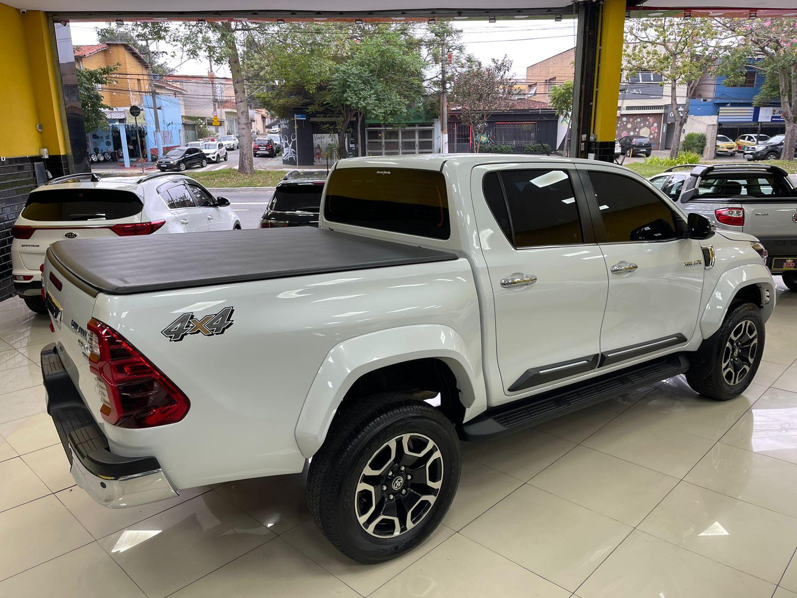 HILUX