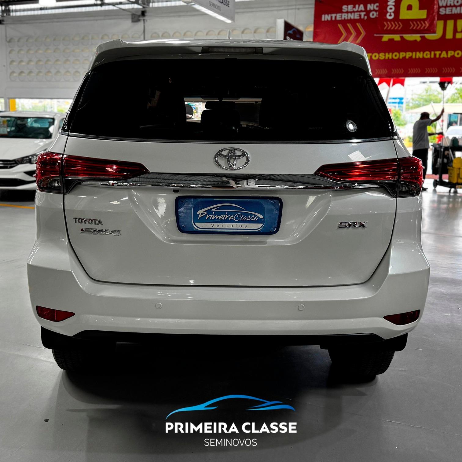 TOYOTA HILUX SW4
