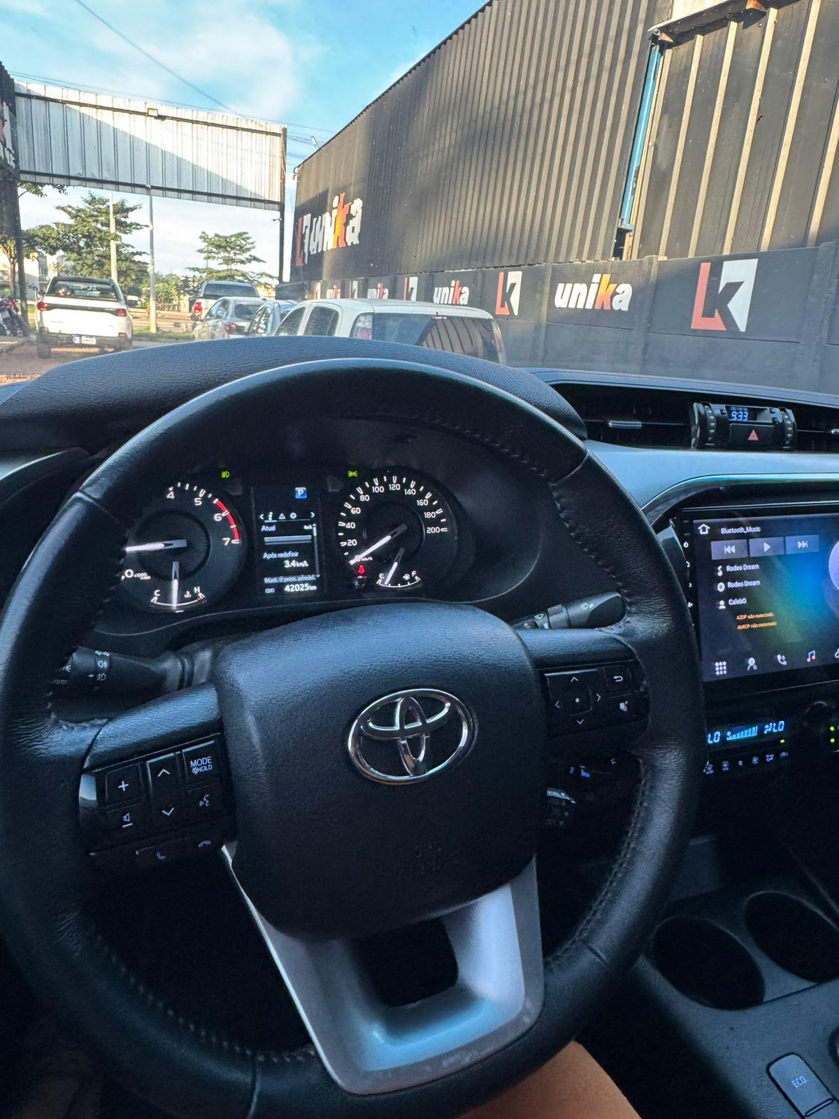 HILUX