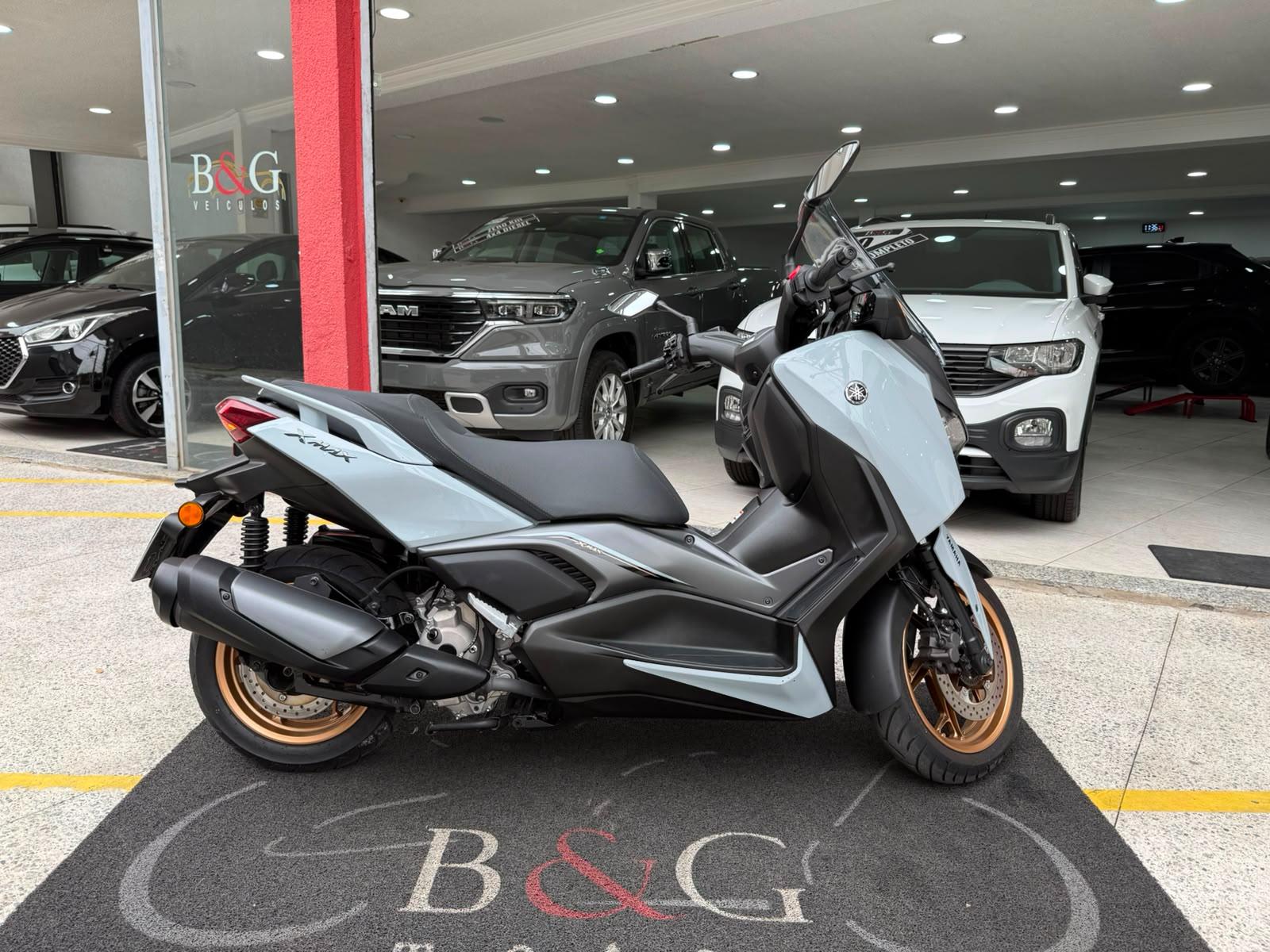 XMAX 300 CONNECTED ABS