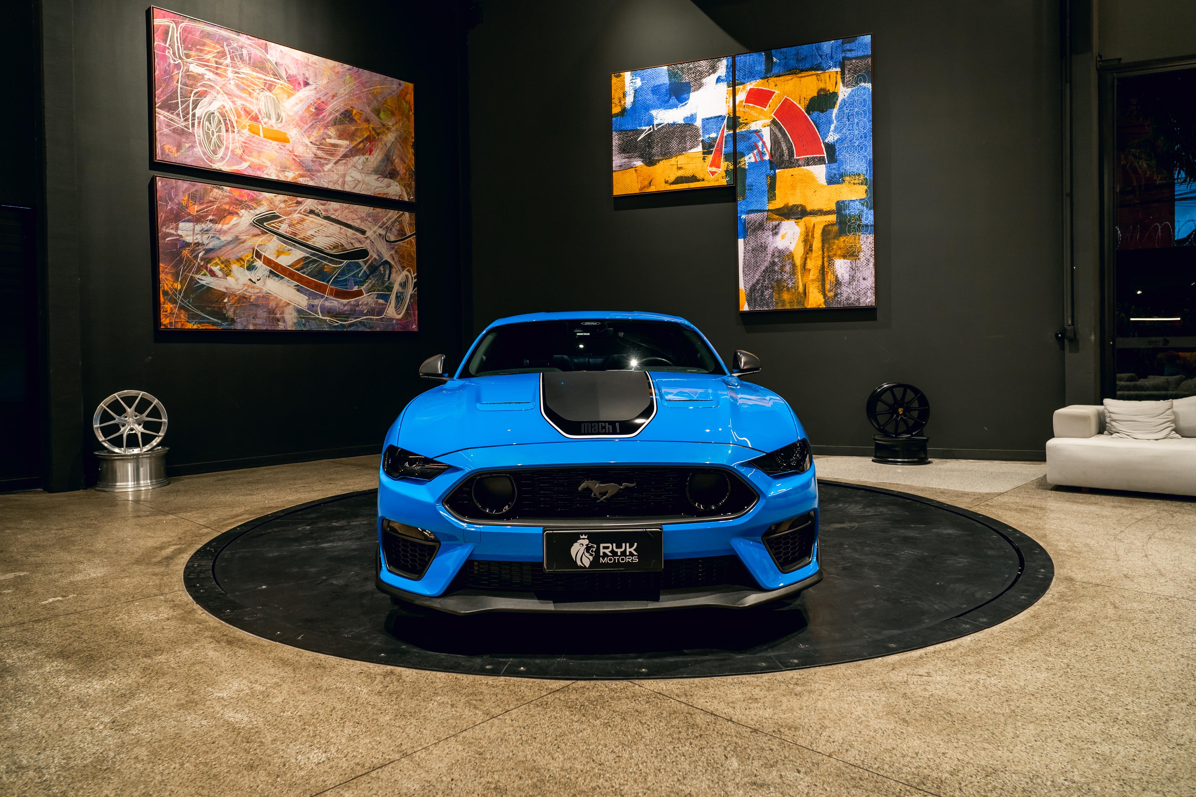 FORD MUSTANG