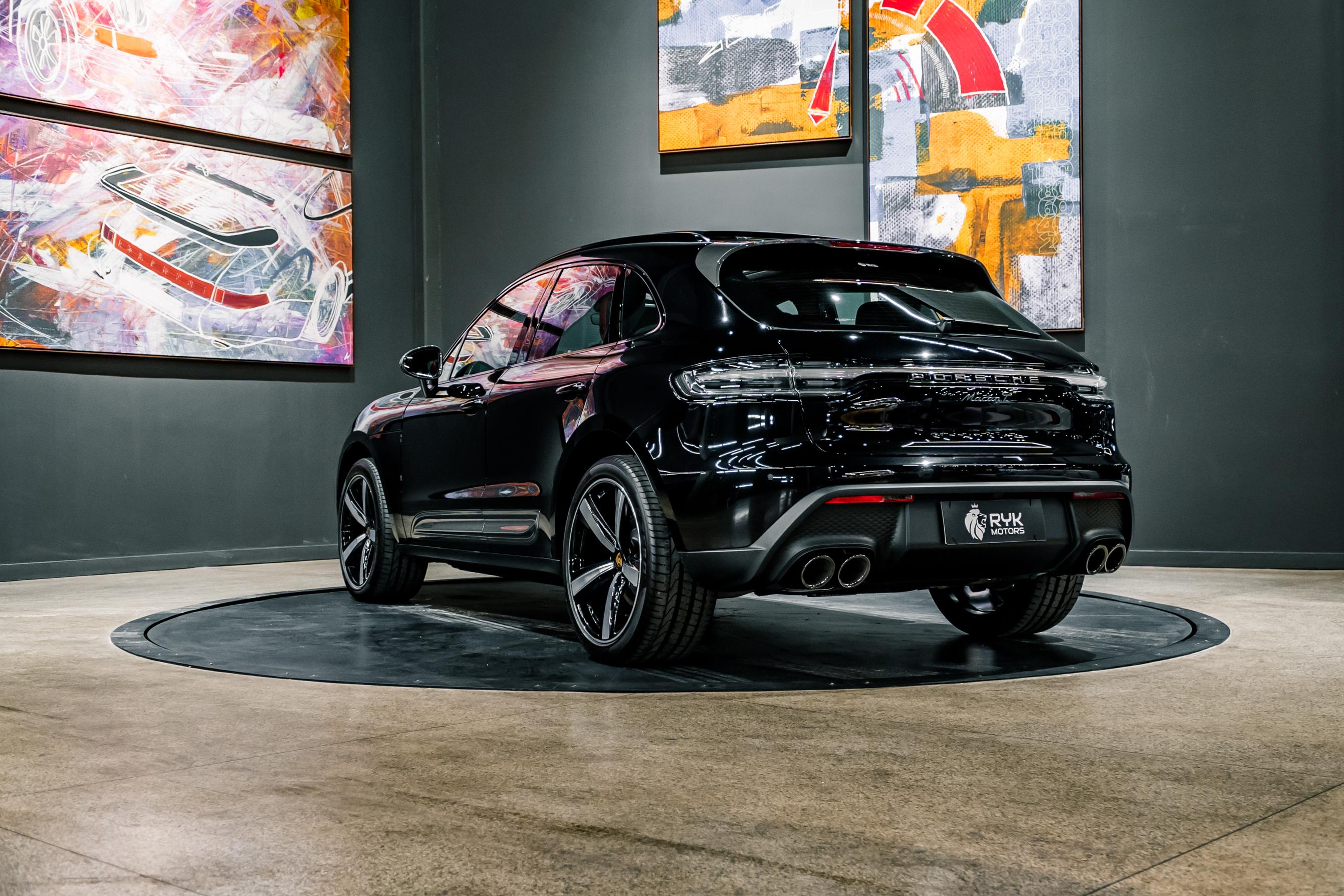 PORSCHE MACAN