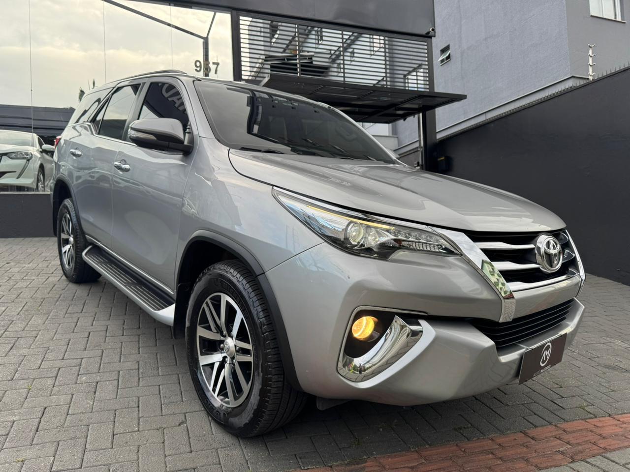 HILUX SW4