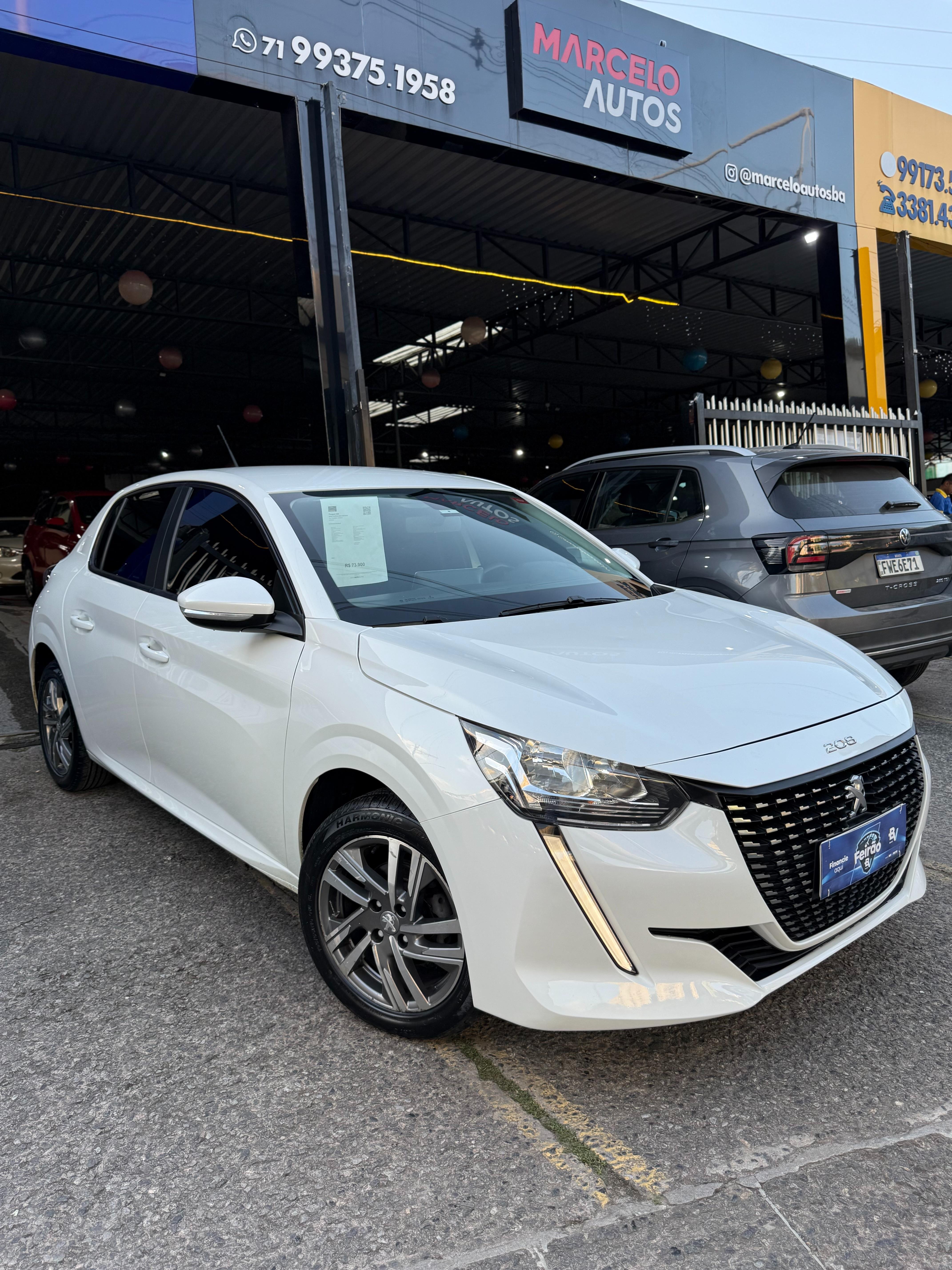 PEUGEOT 208