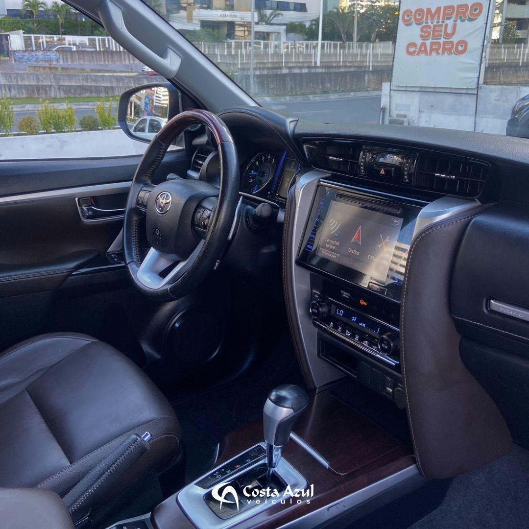 TOYOTA HILUX SW4