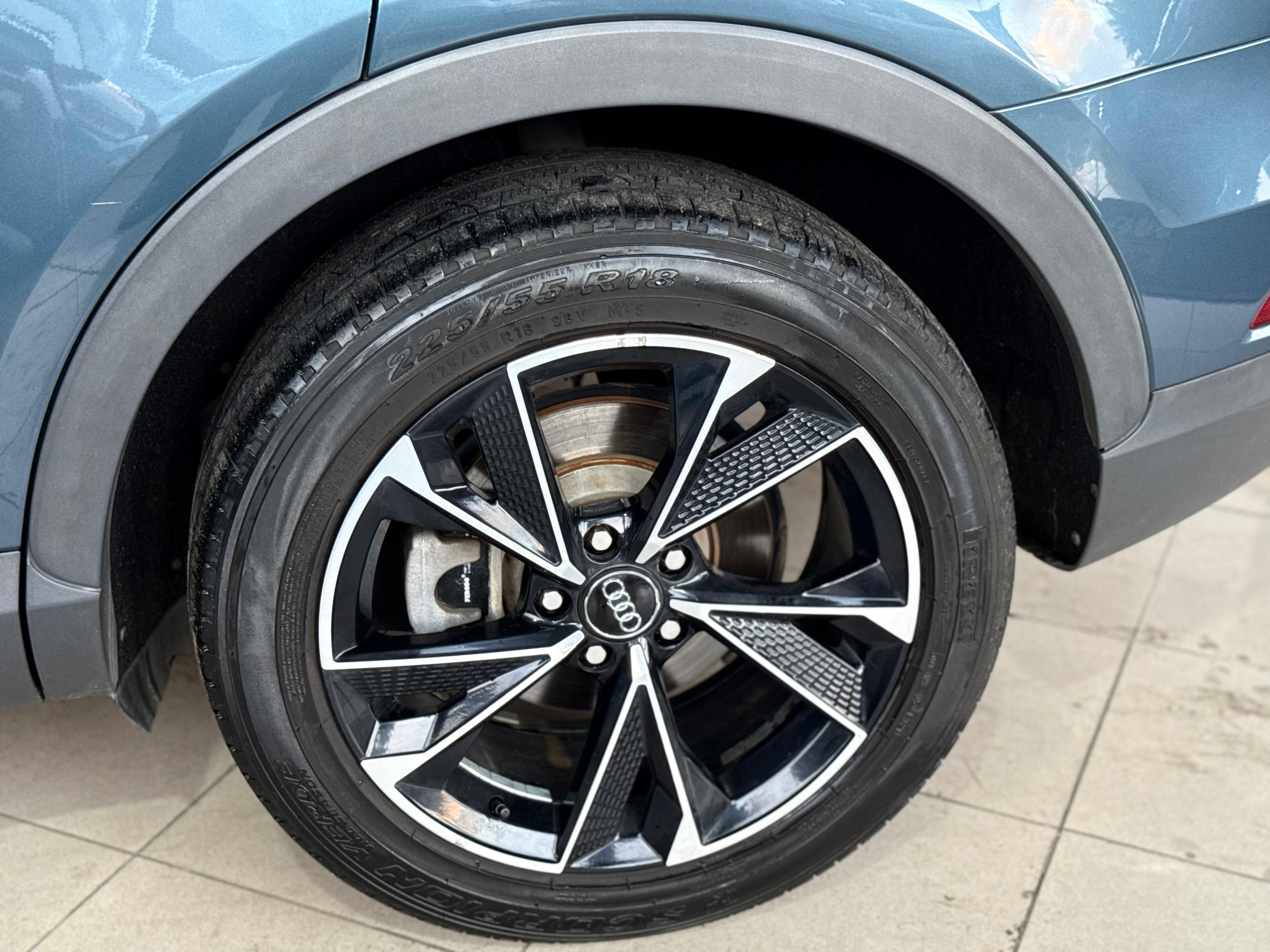 AUDI Q3