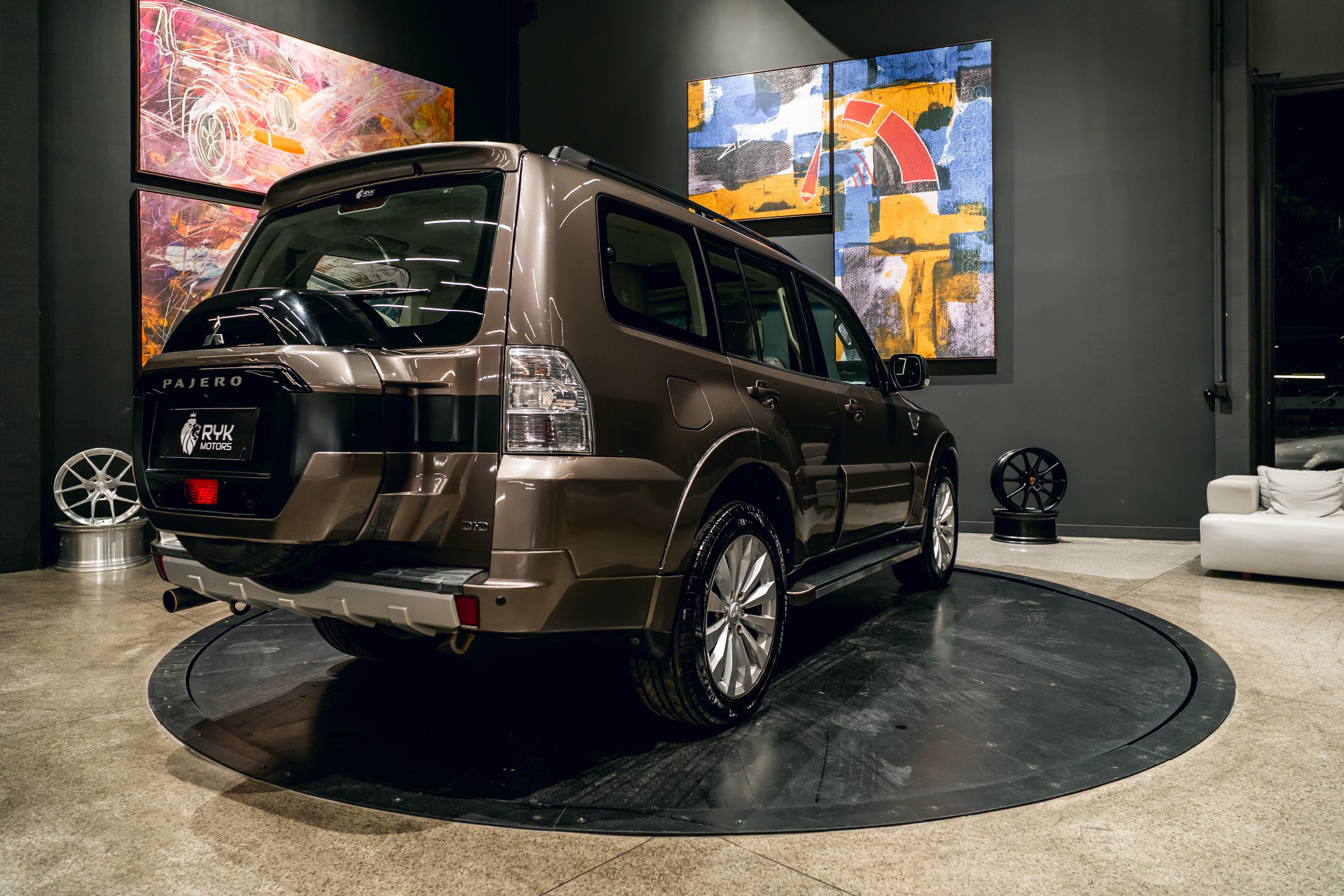 MITSUBISHI PAJERO FULL