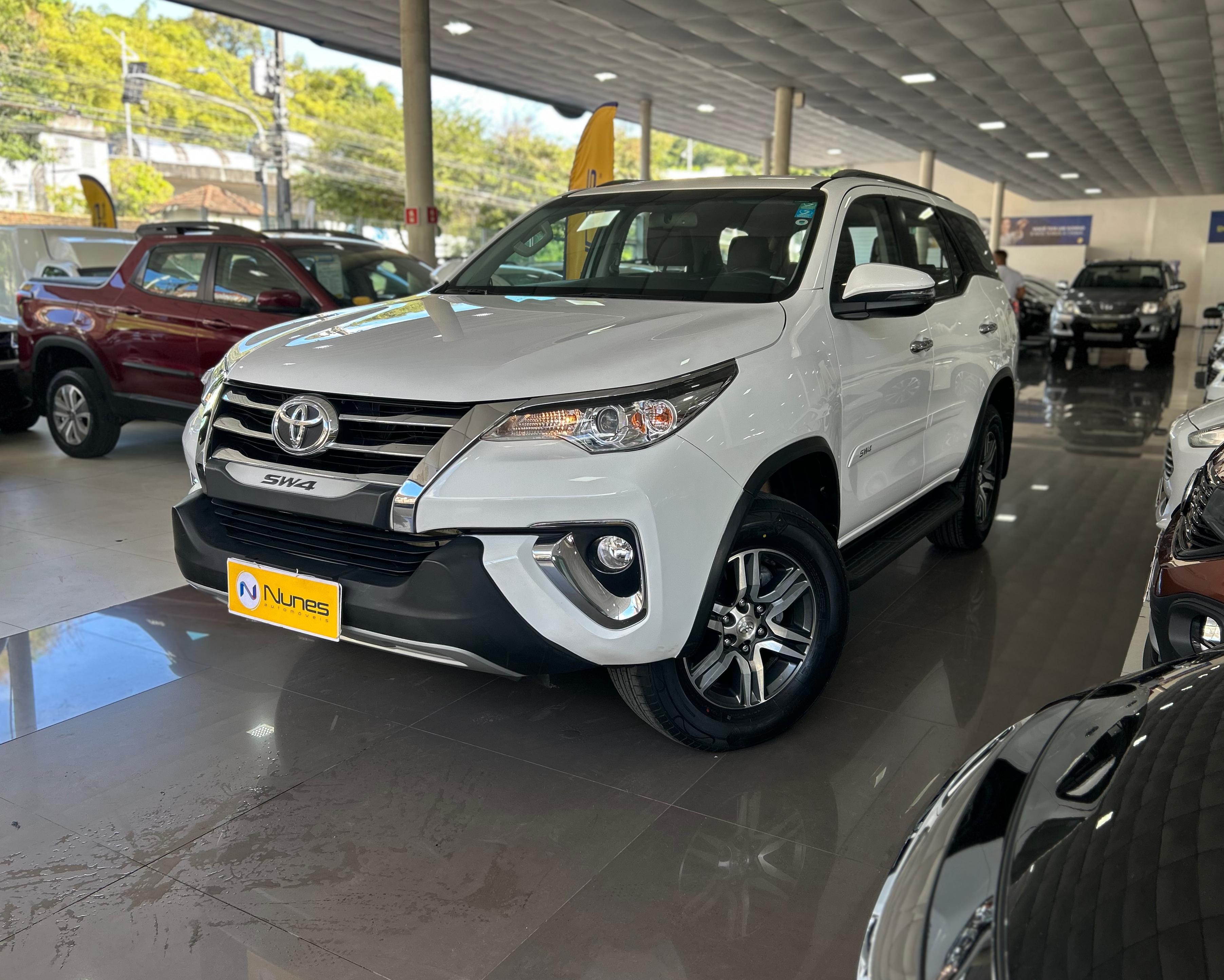 TOYOTA HILUX SW4