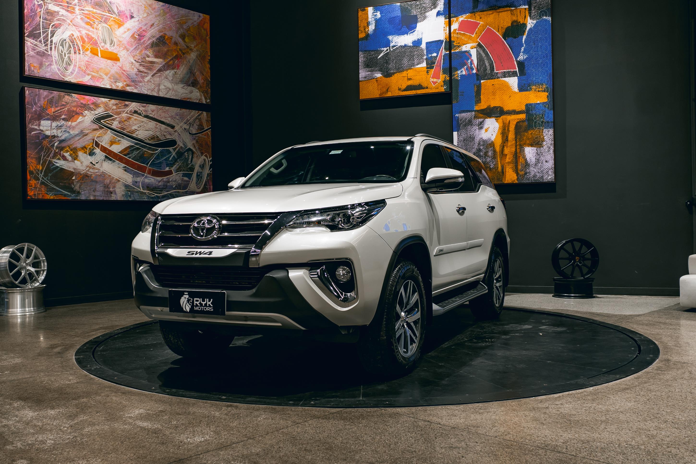 TOYOTA HILUX SW4