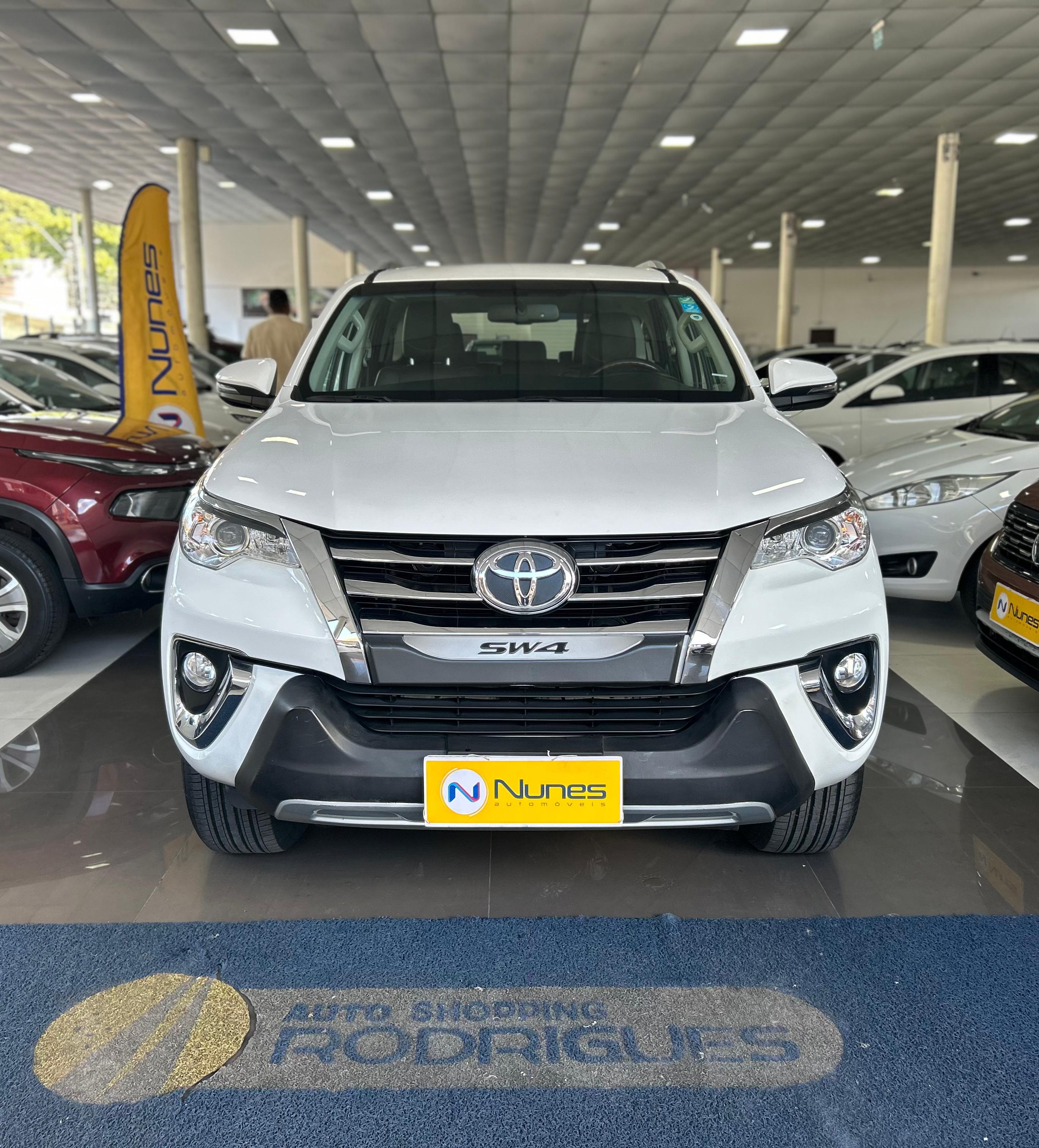 TOYOTA HILUX SW4