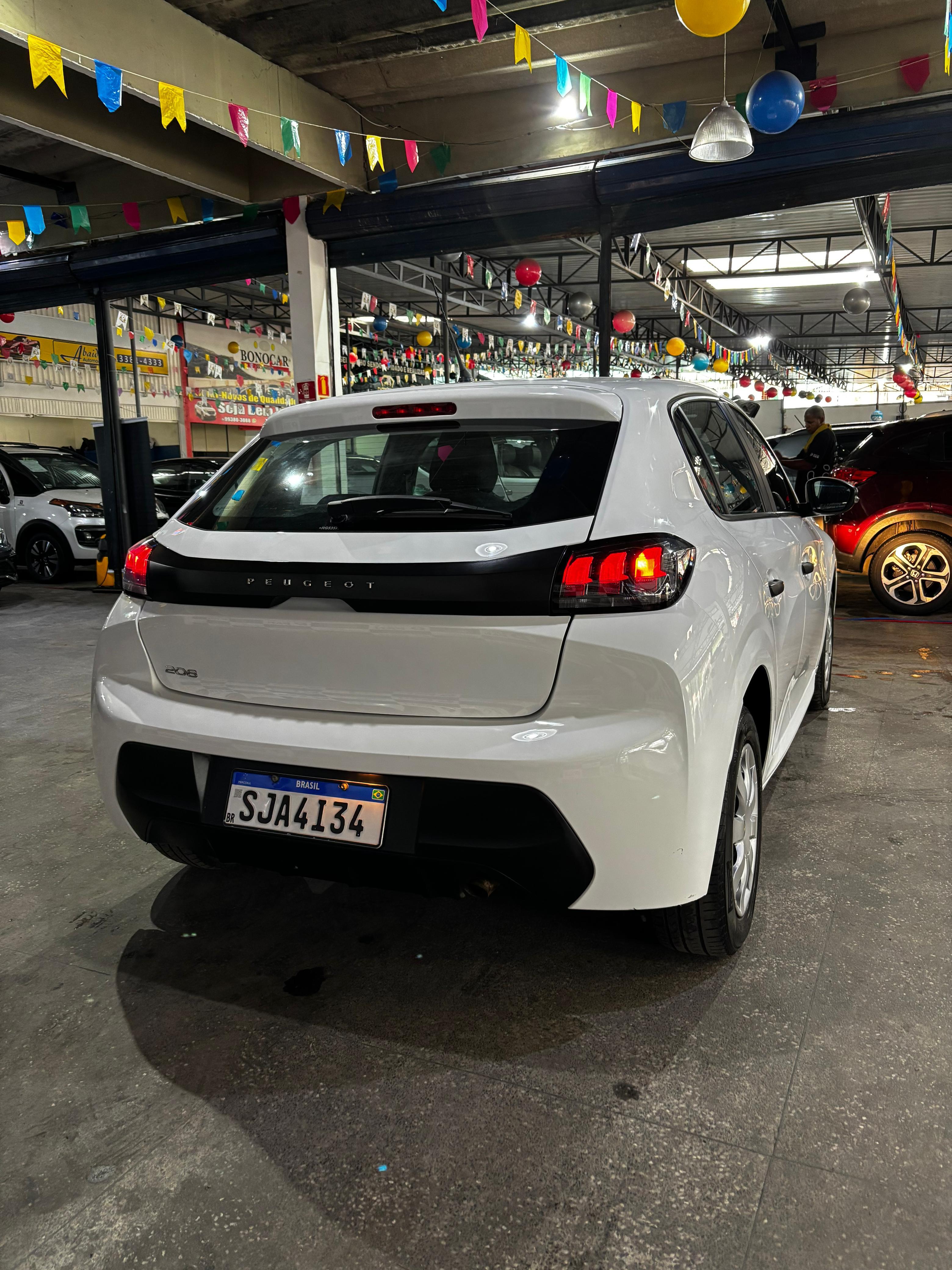 PEUGEOT 208