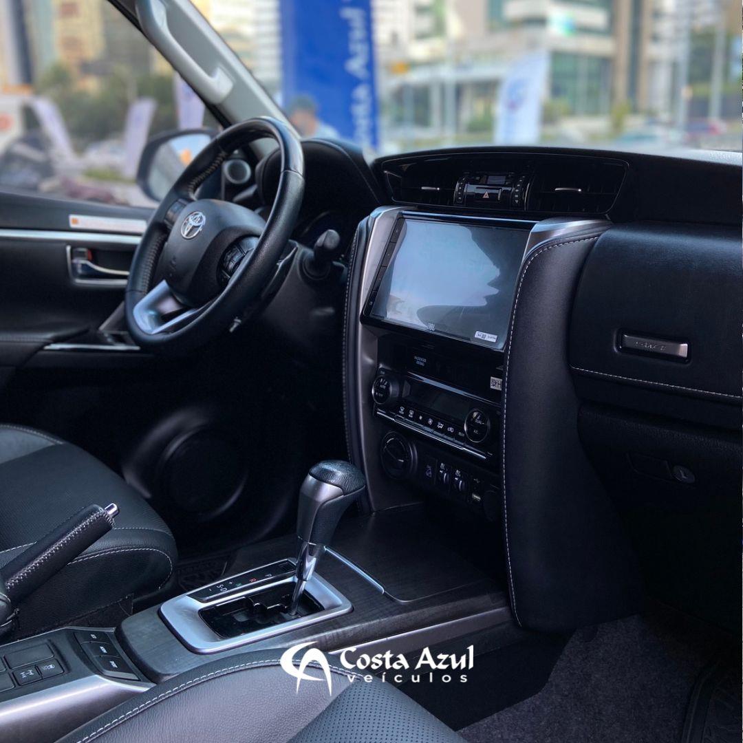 TOYOTA HILUX SW4
