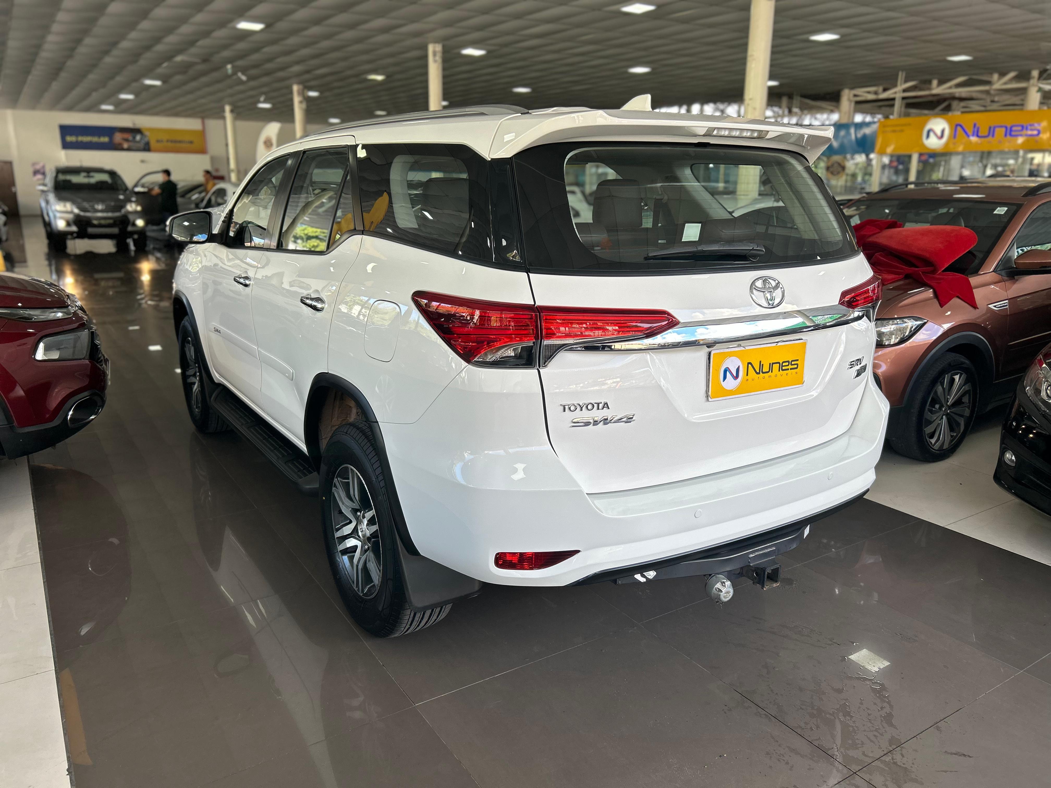 TOYOTA HILUX SW4