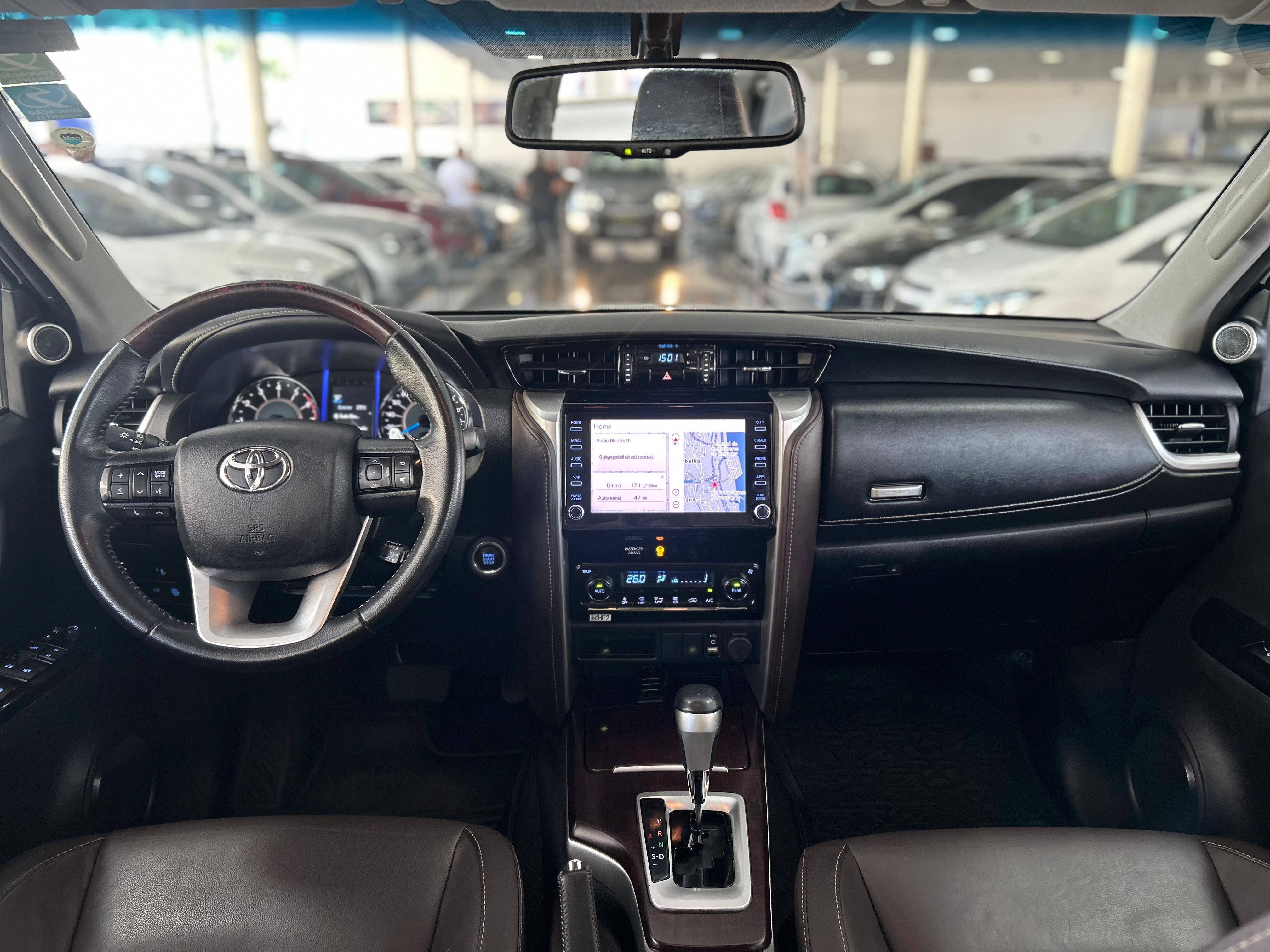 TOYOTA HILUX SW4