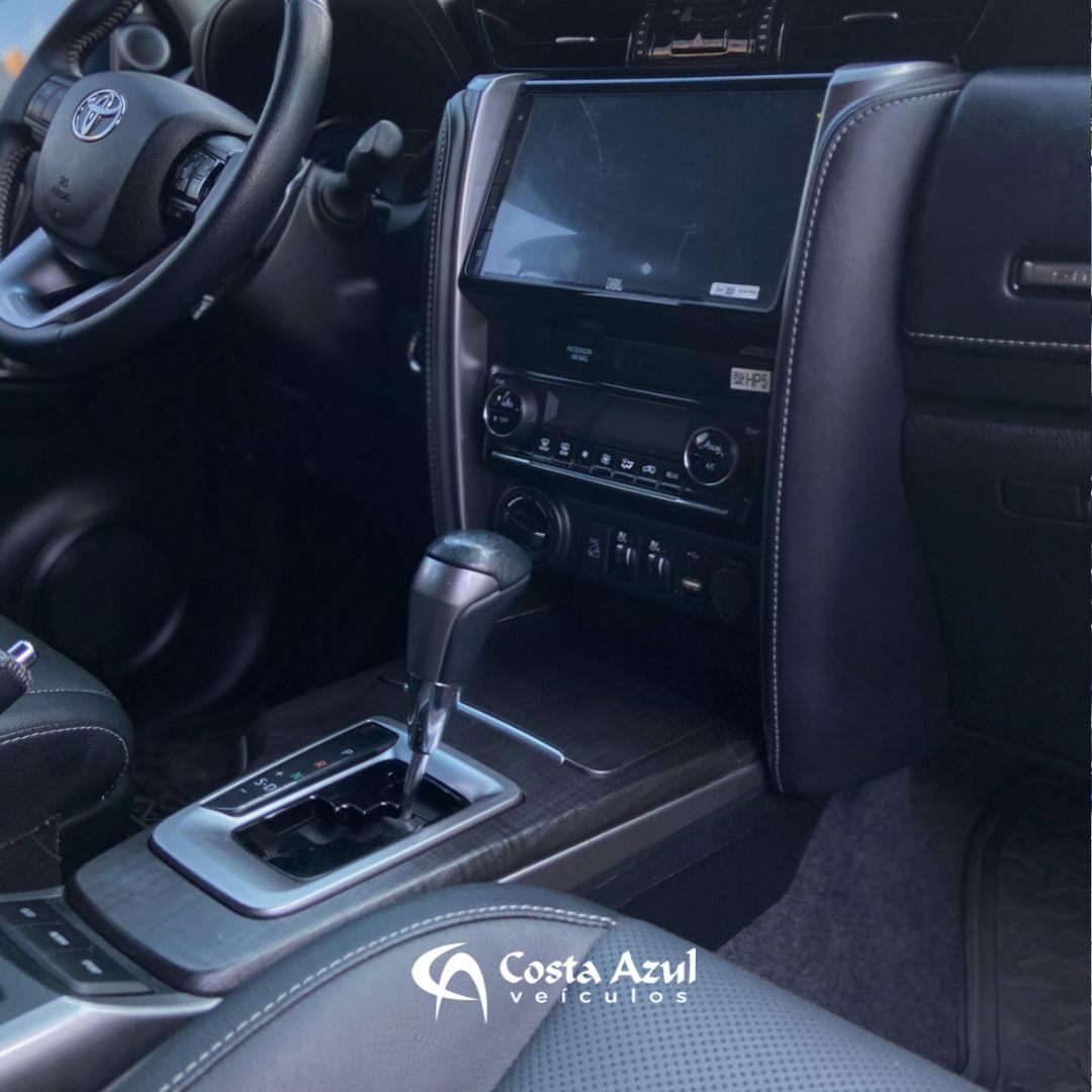 TOYOTA HILUX SW4