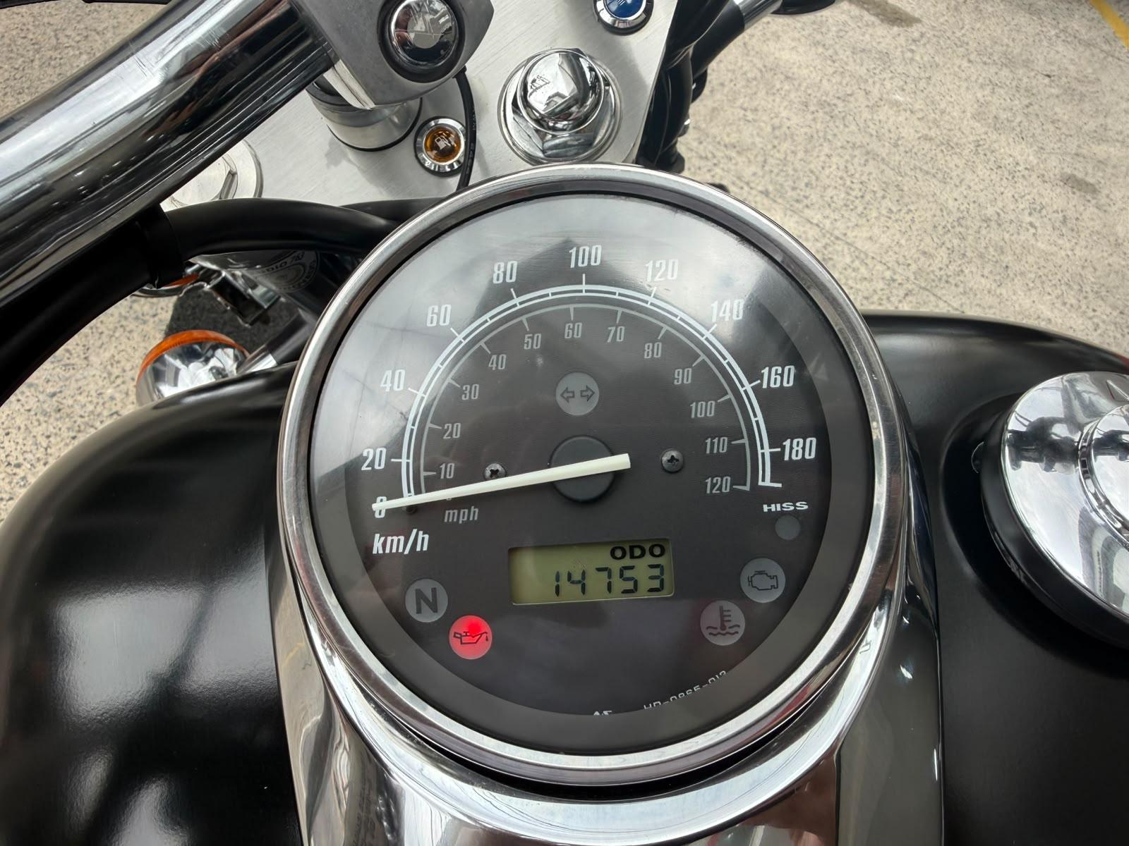 SHADOW 750