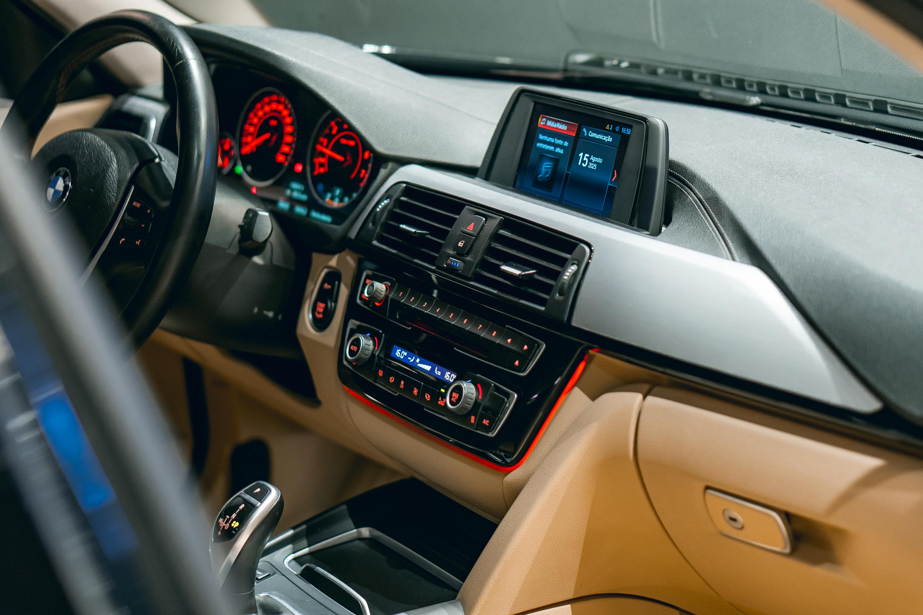 BMW 320i