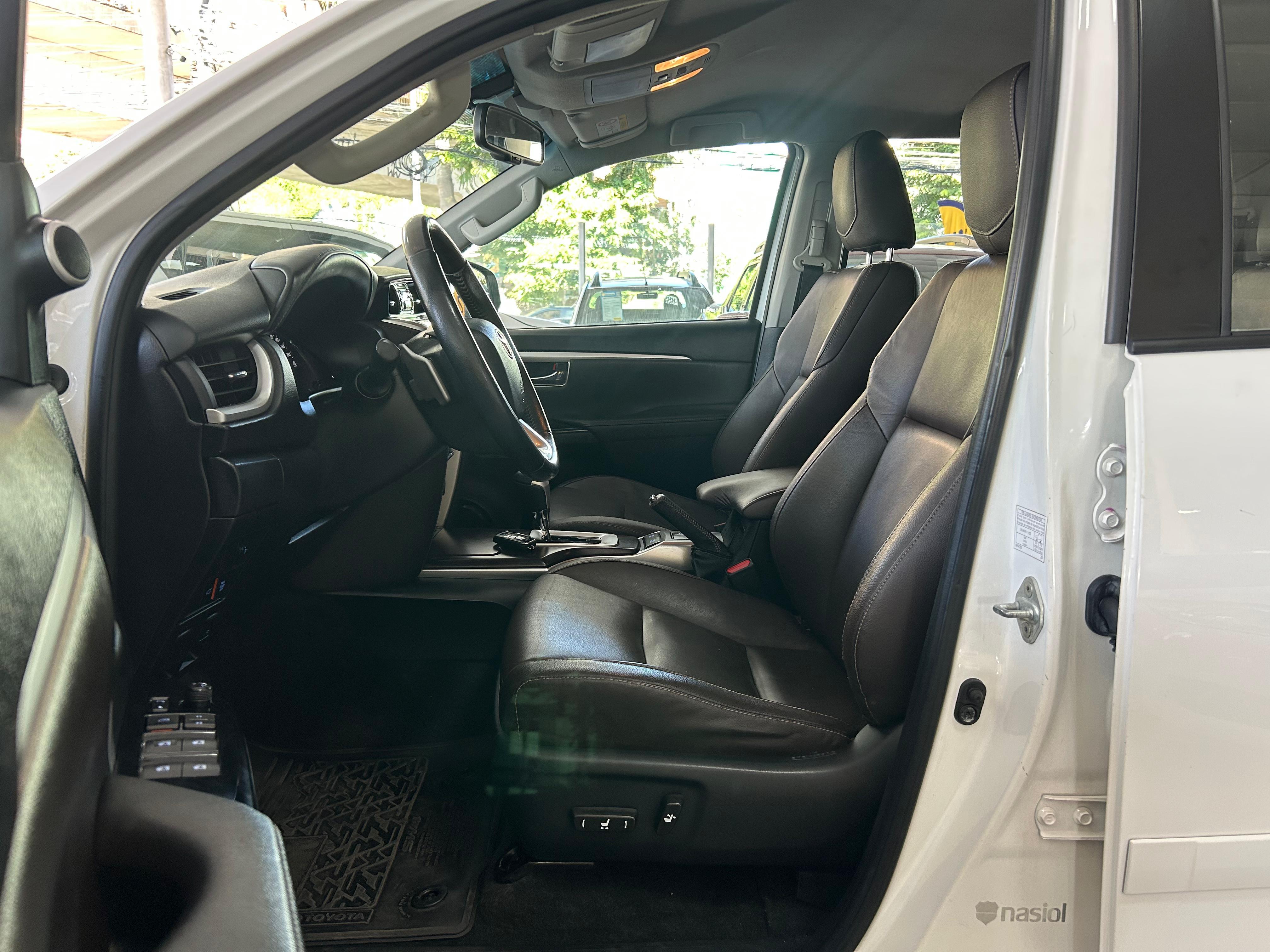 TOYOTA HILUX SW4